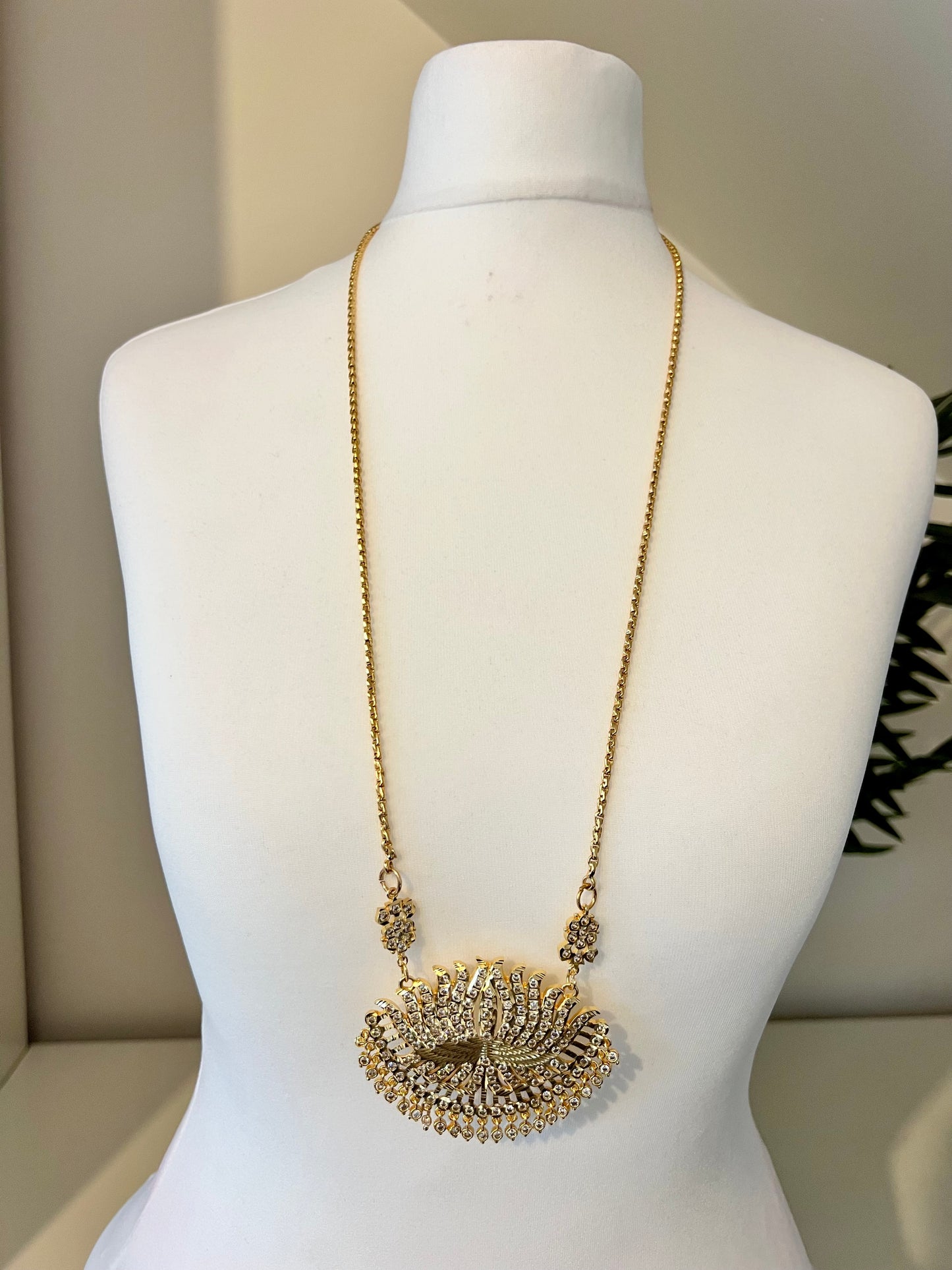 VAISHU - Long pathakam necklace in white stones N3179