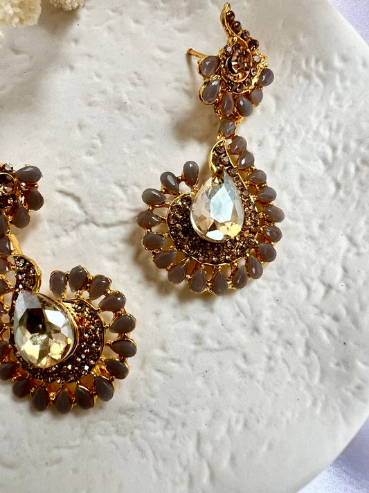 Golden flat earrings with sparkly golden stones E3054
