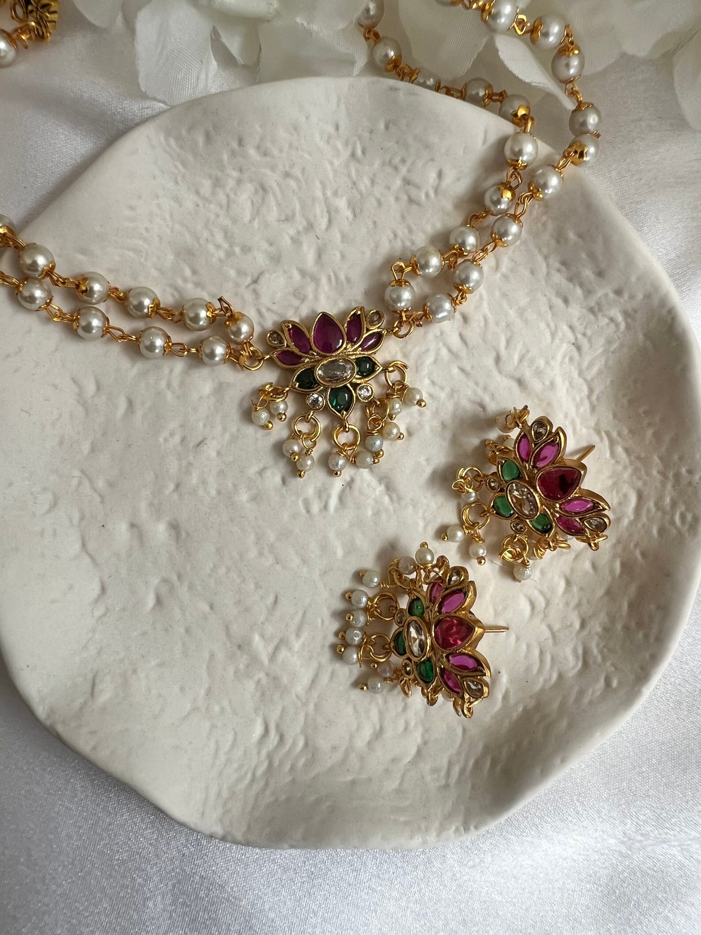 KRITI - Lotus rubygreen choker with pearl chain, matching earrings included N3131