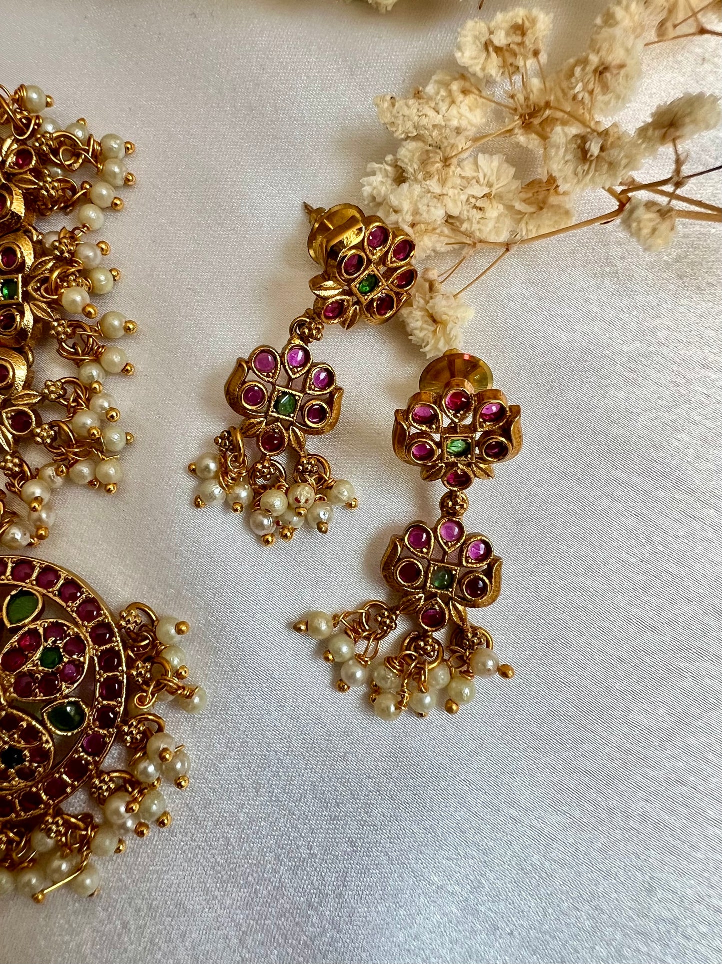 SNEHA - Short rubygreen pearl necklace set with matching earrings N3142