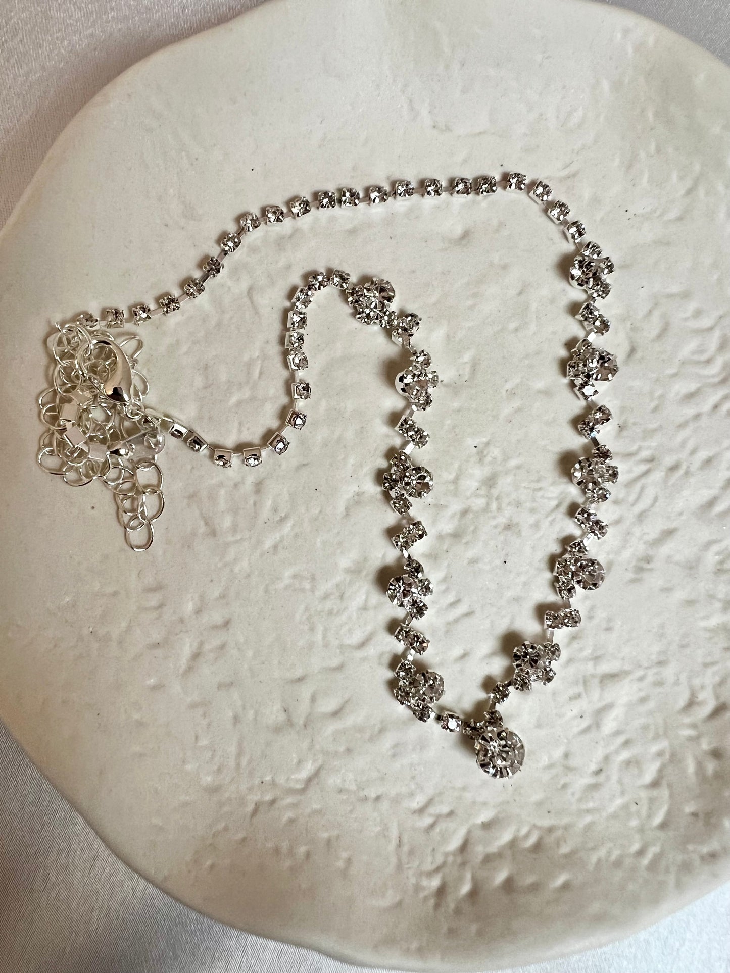 ANANYA - Simple short silver sparkly necklace N3227