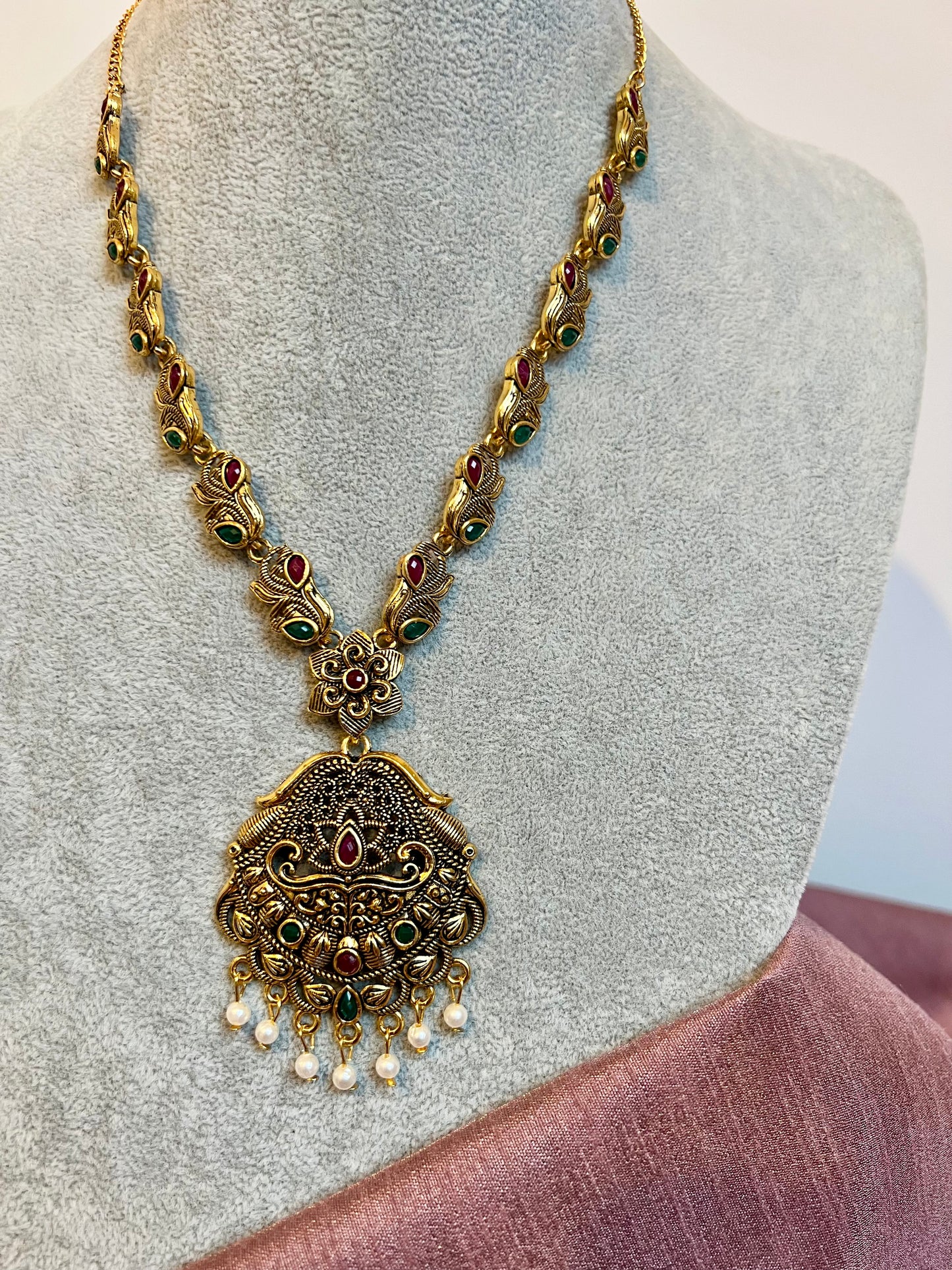 SUSHMITHA - Simple antique gold ruby green stones necklace with pearls N3234