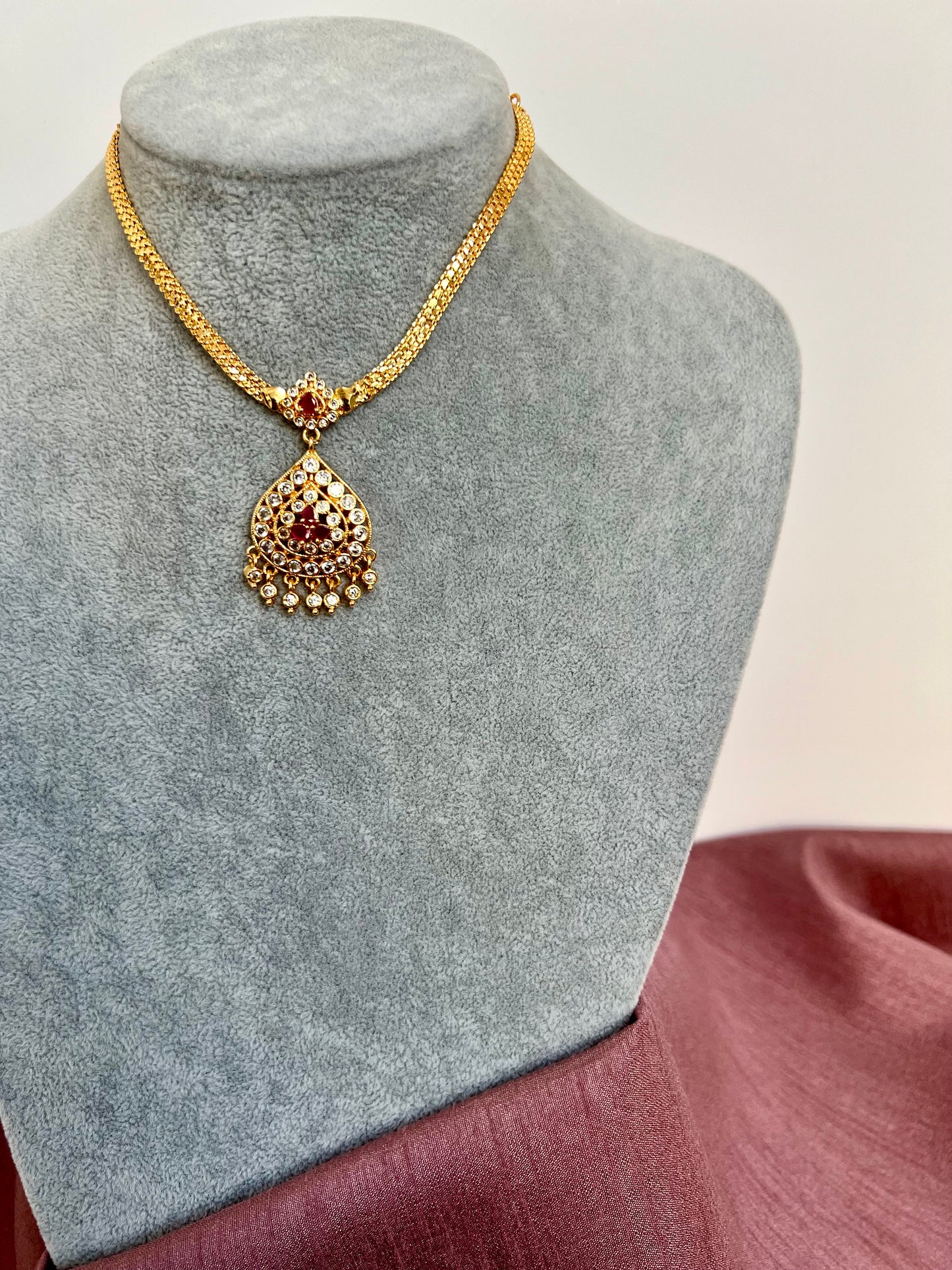 THILAGA - Short ruby white stoned attigai necklace N3146