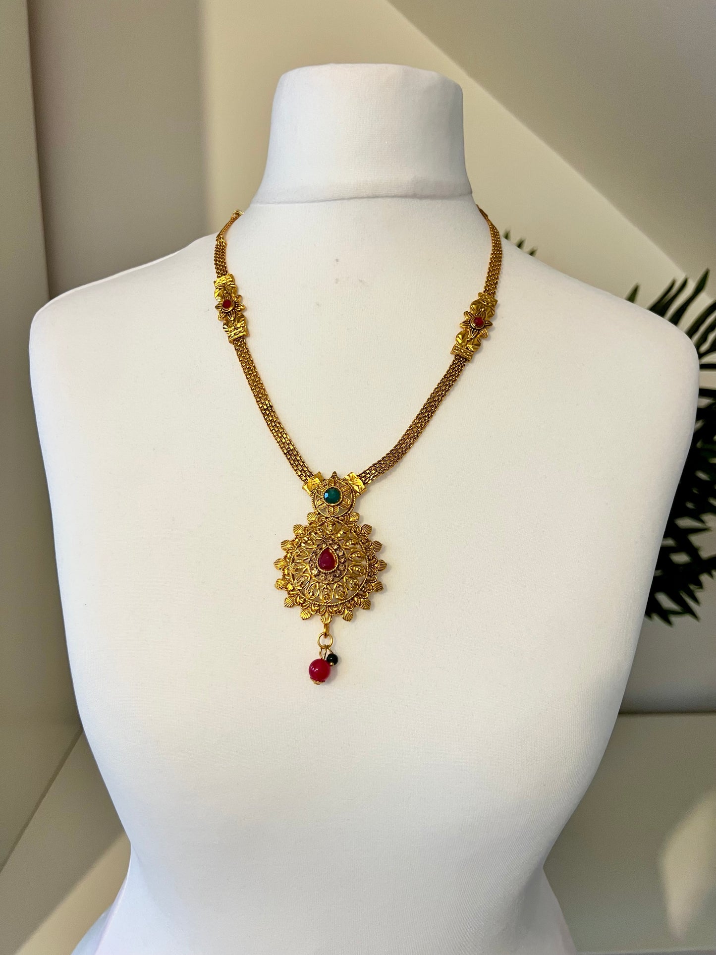 THAVEENA - long golden antique style necklace N3242