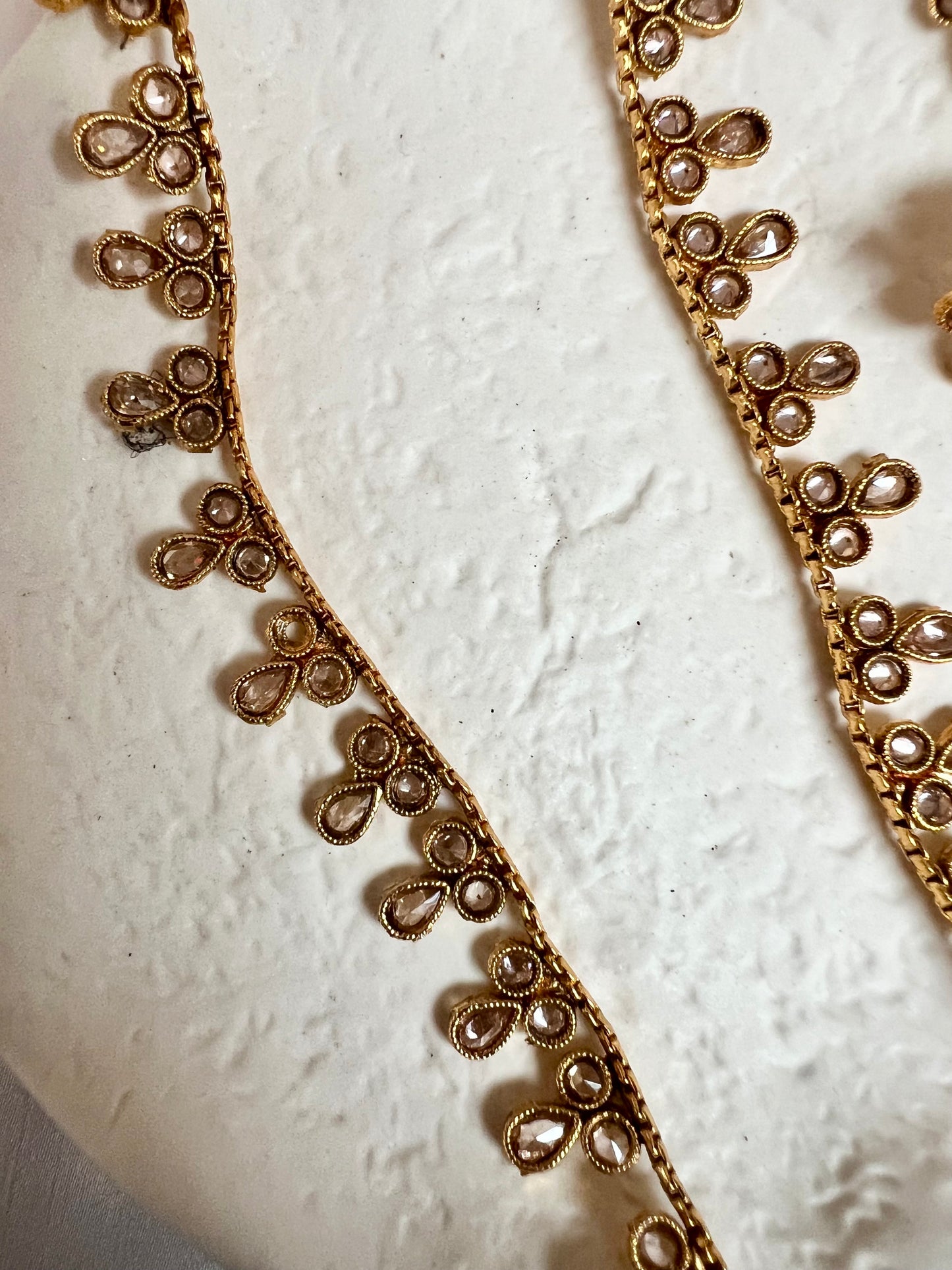 THANISHA - long kundan stone golden necklace with flat earrings N3211