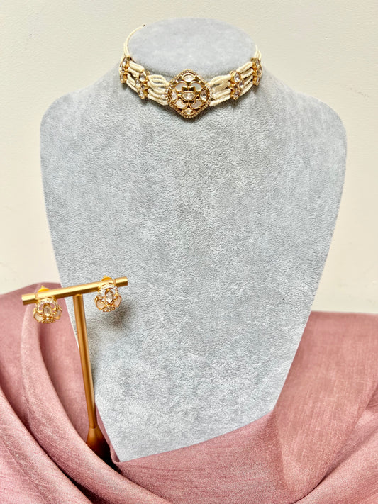 Mother of pearl kundan stone choker in rose gold plating, with matching stud earrings N3280