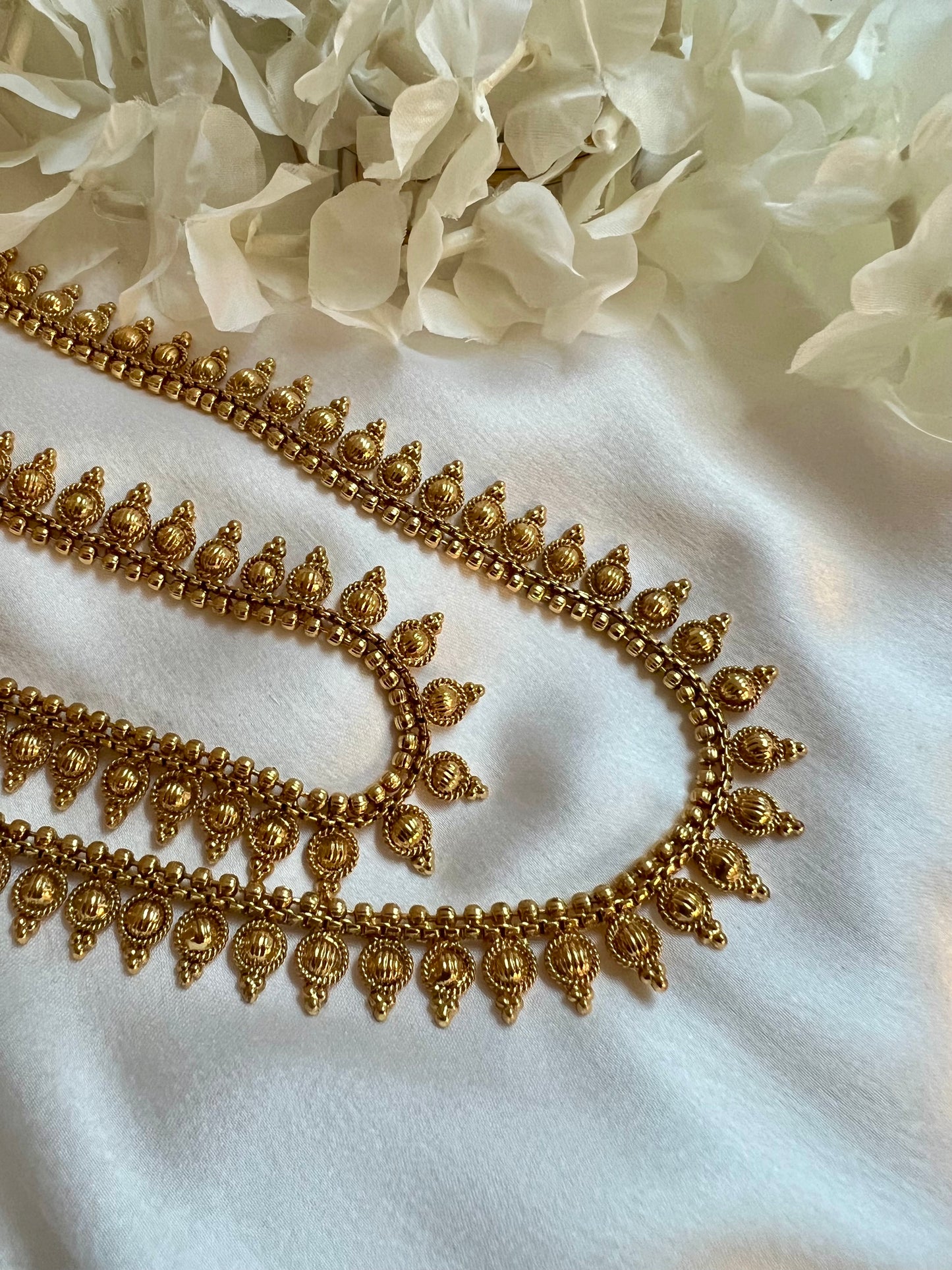 SAVIA - Antique simple long and short gold plated necklace set with earrings and tikka N3020