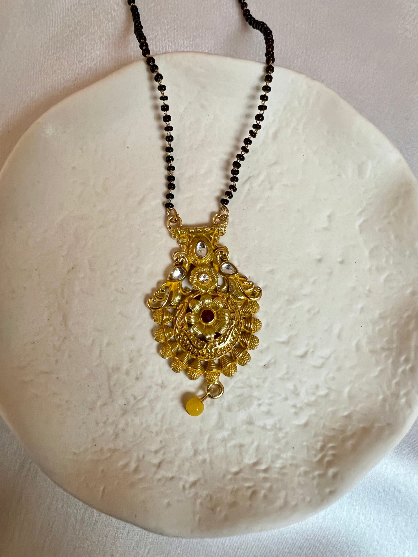 BHAVANA - simple black beaded chain with pendant N3230