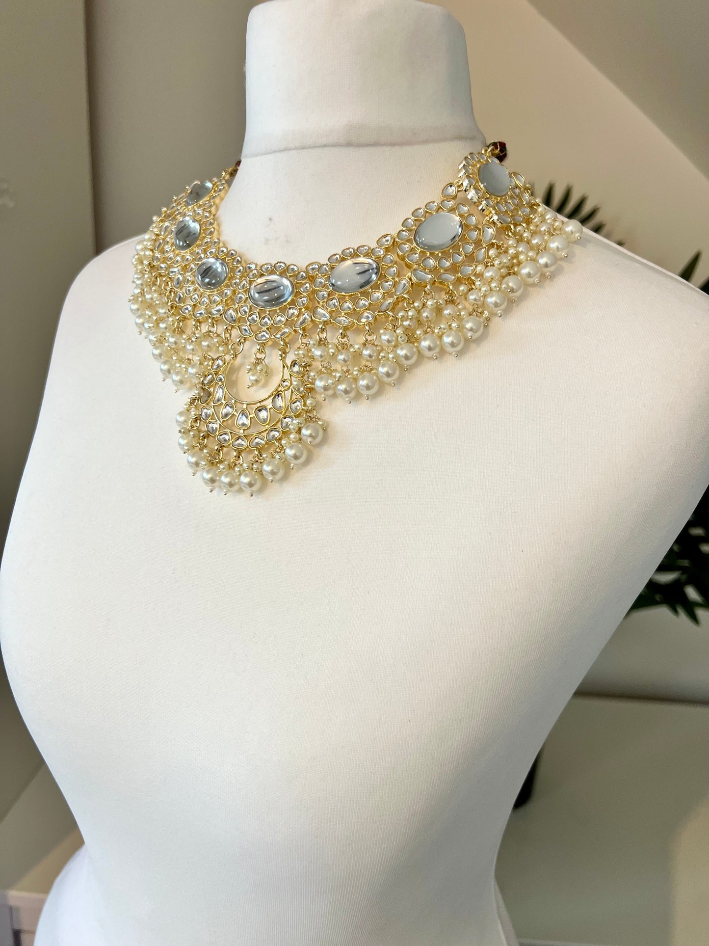 INISHA - White kundan pearl necklace with long flat earrings N3197