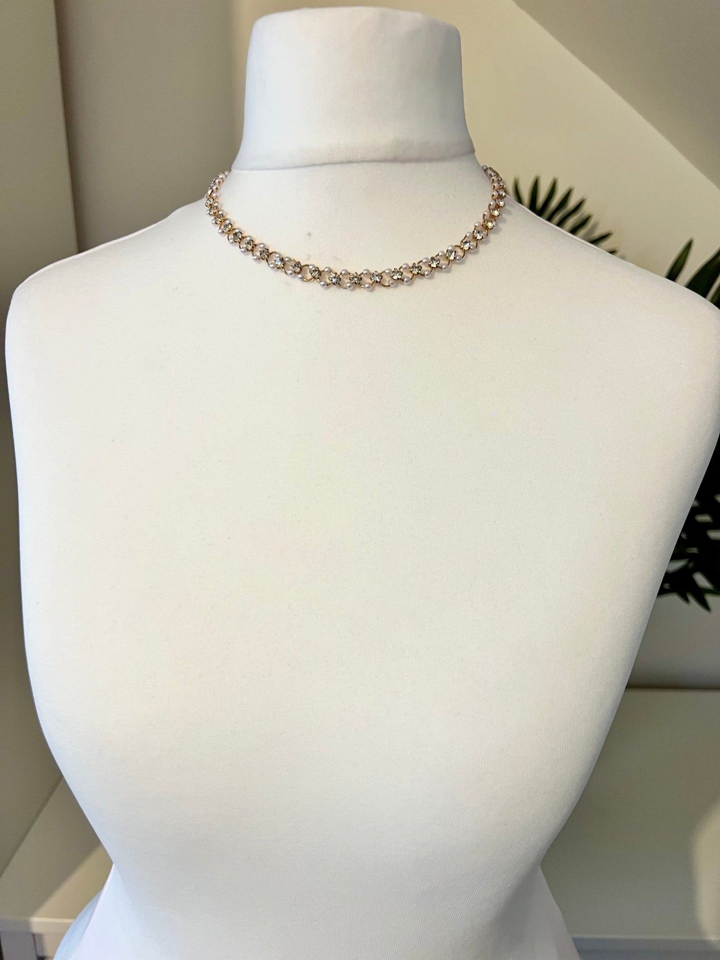 RUVINA - simple short chain pearl stone golden necklace N3236