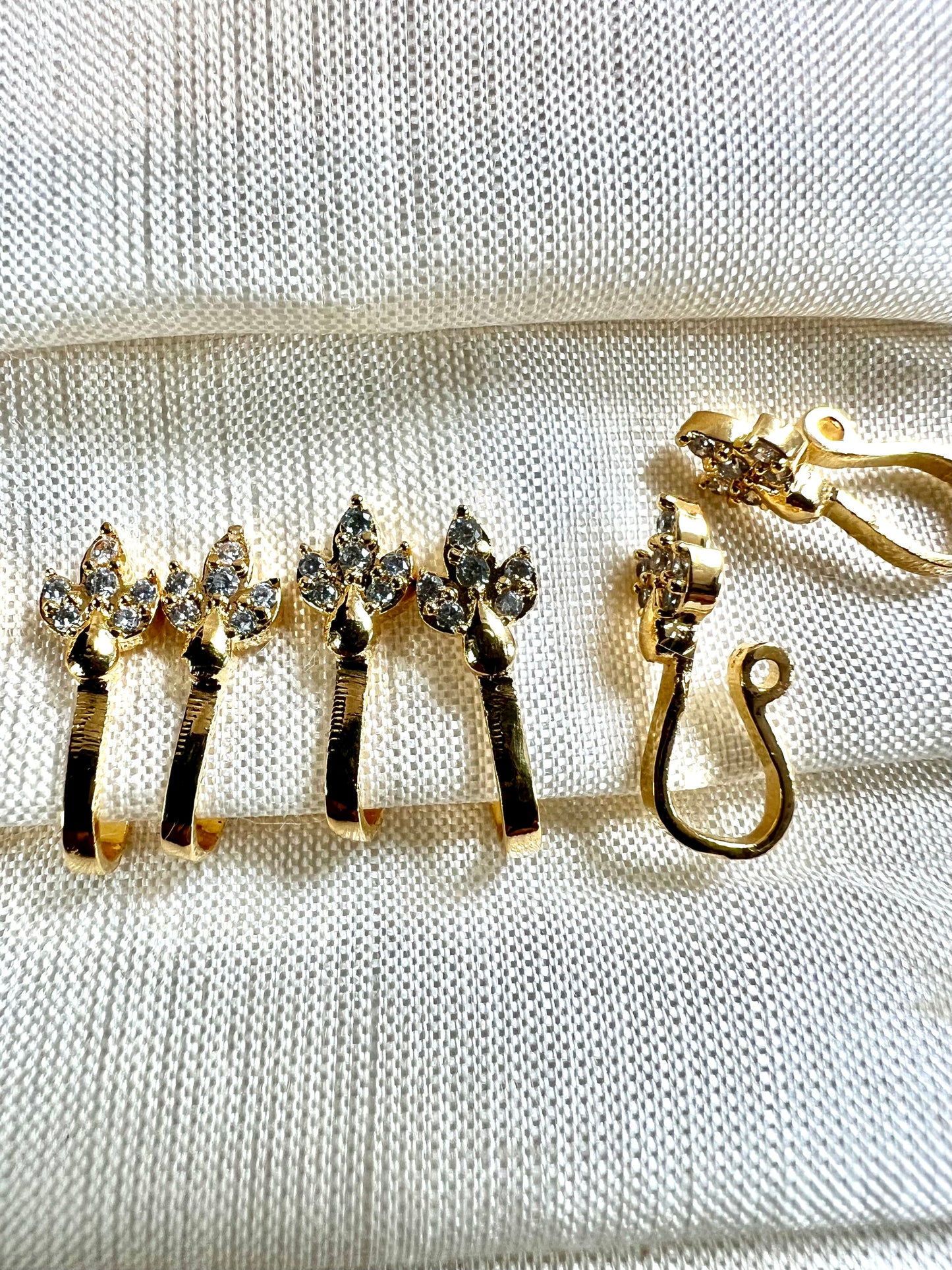 Classic simple Cz stoned gold plated press in nosering NR3074