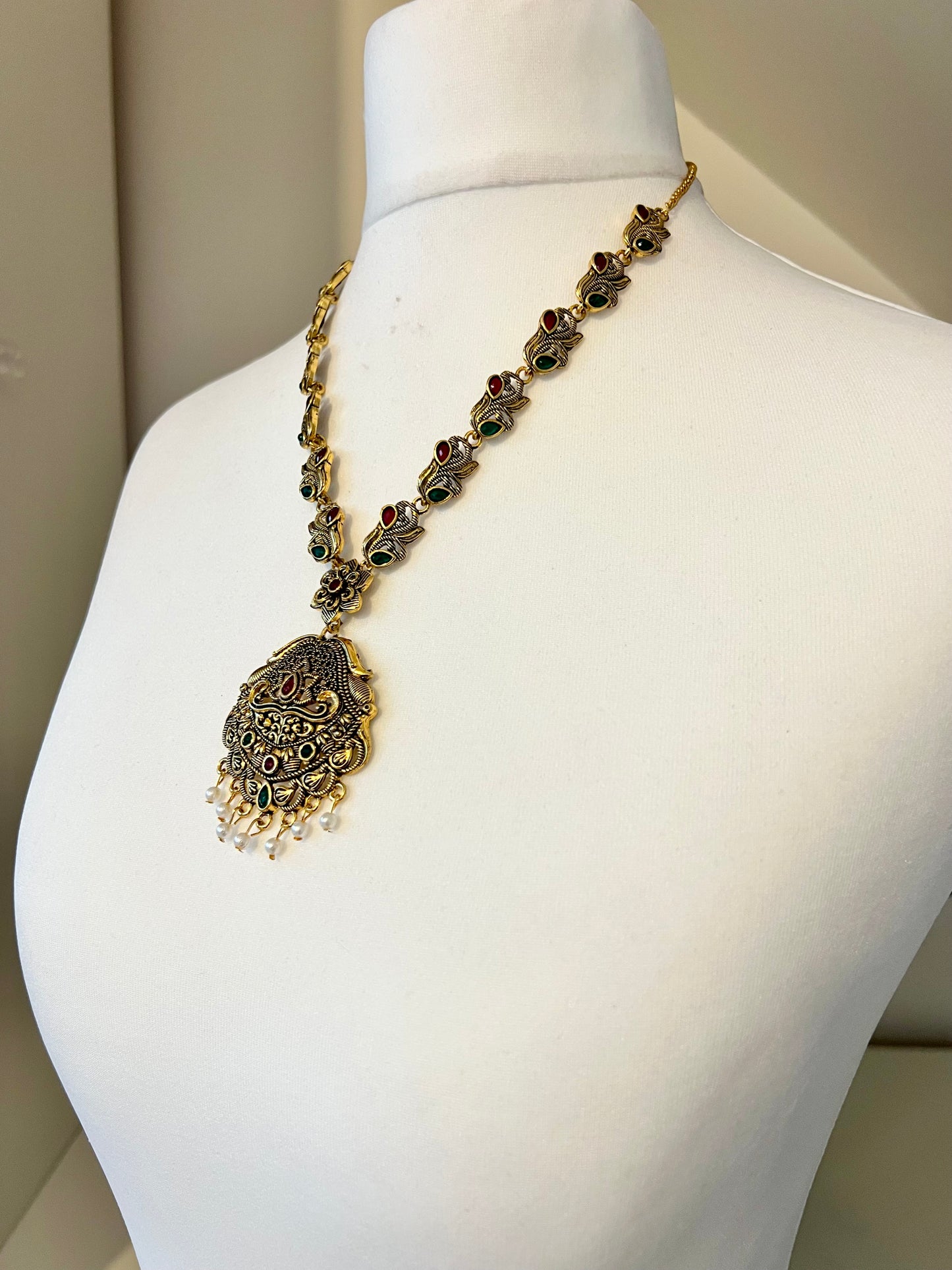 SUSHMITHA - Simple antique gold ruby green stones necklace with pearls N3234