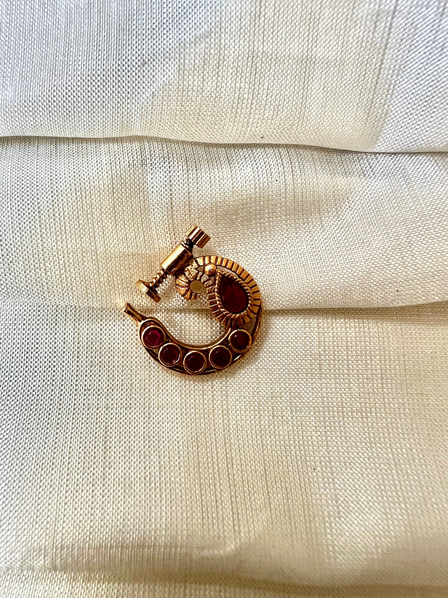 Antique ruby gold plated nosering NR3016