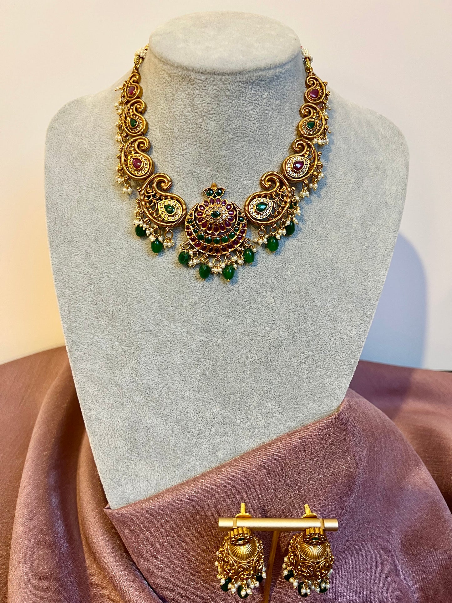 VITHUSHA - Antique style golden rubygreen necklace with small pearls and jhumkas N3248