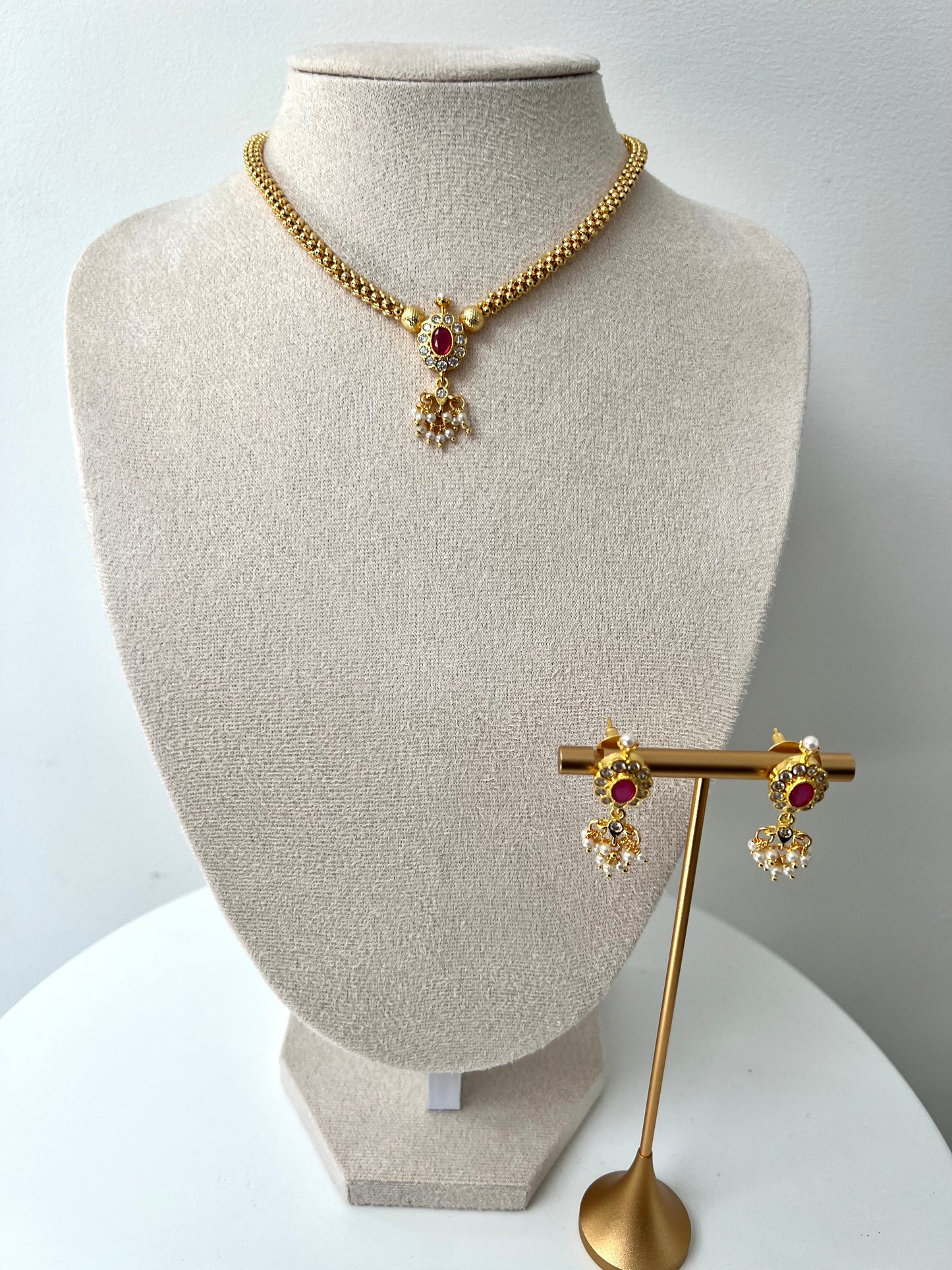 KESHANA - Simple gold chain with a white and ruby stoned centre piece with matching small earrings N3369