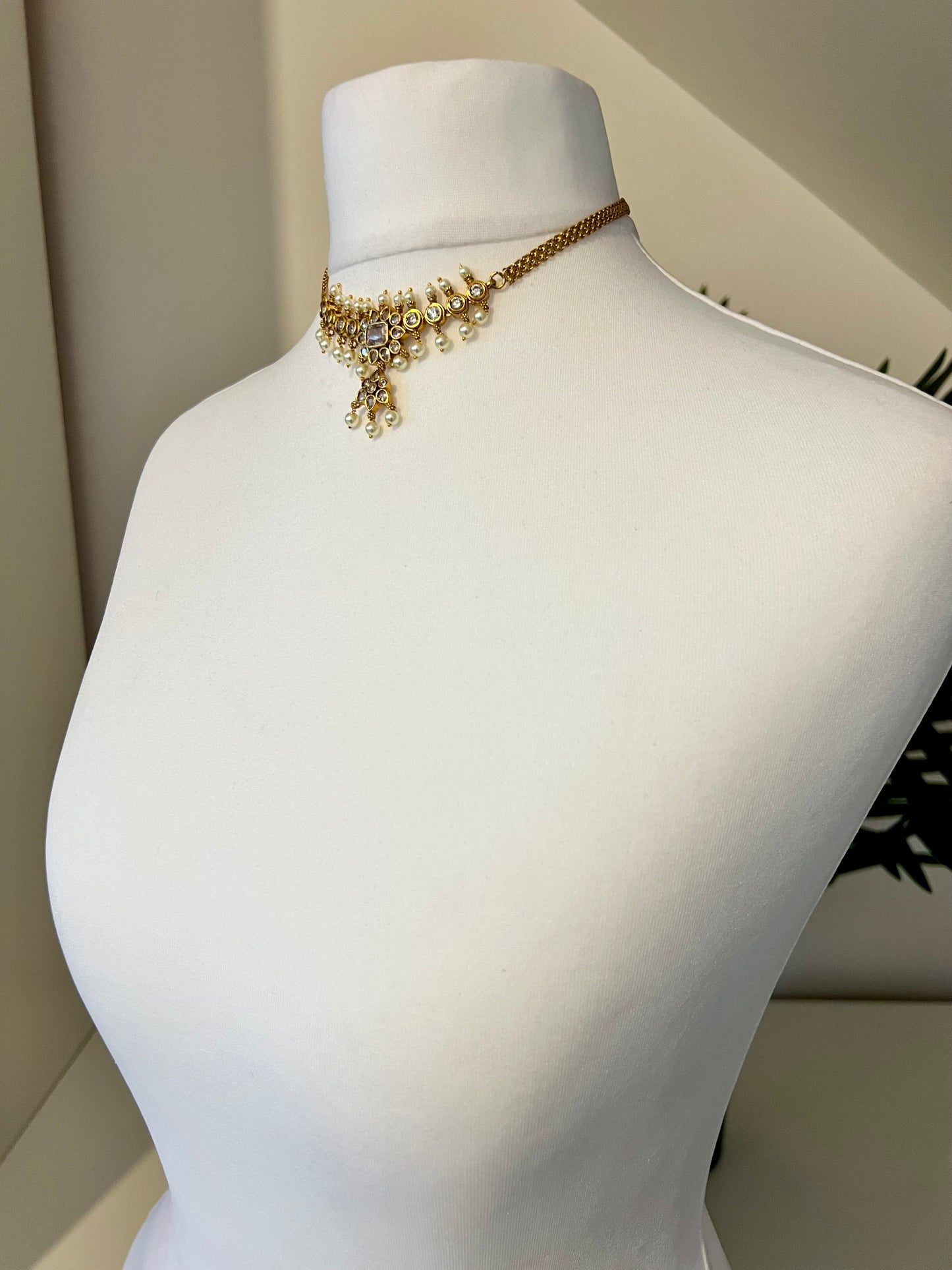 THULASIGA - Small golden choker with matching small stud earrings N3189