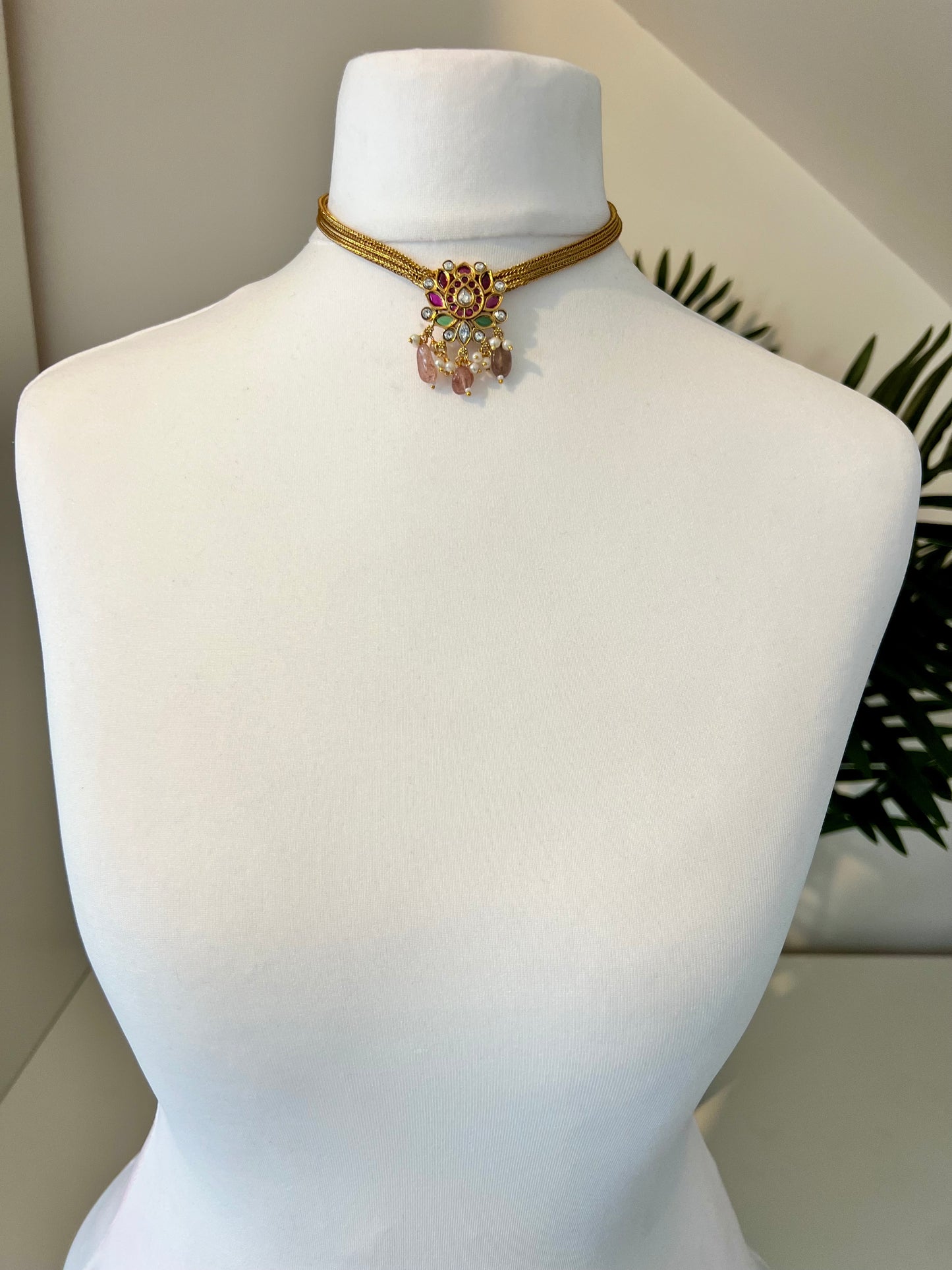 LAVINA - Golden lotus choker N3165