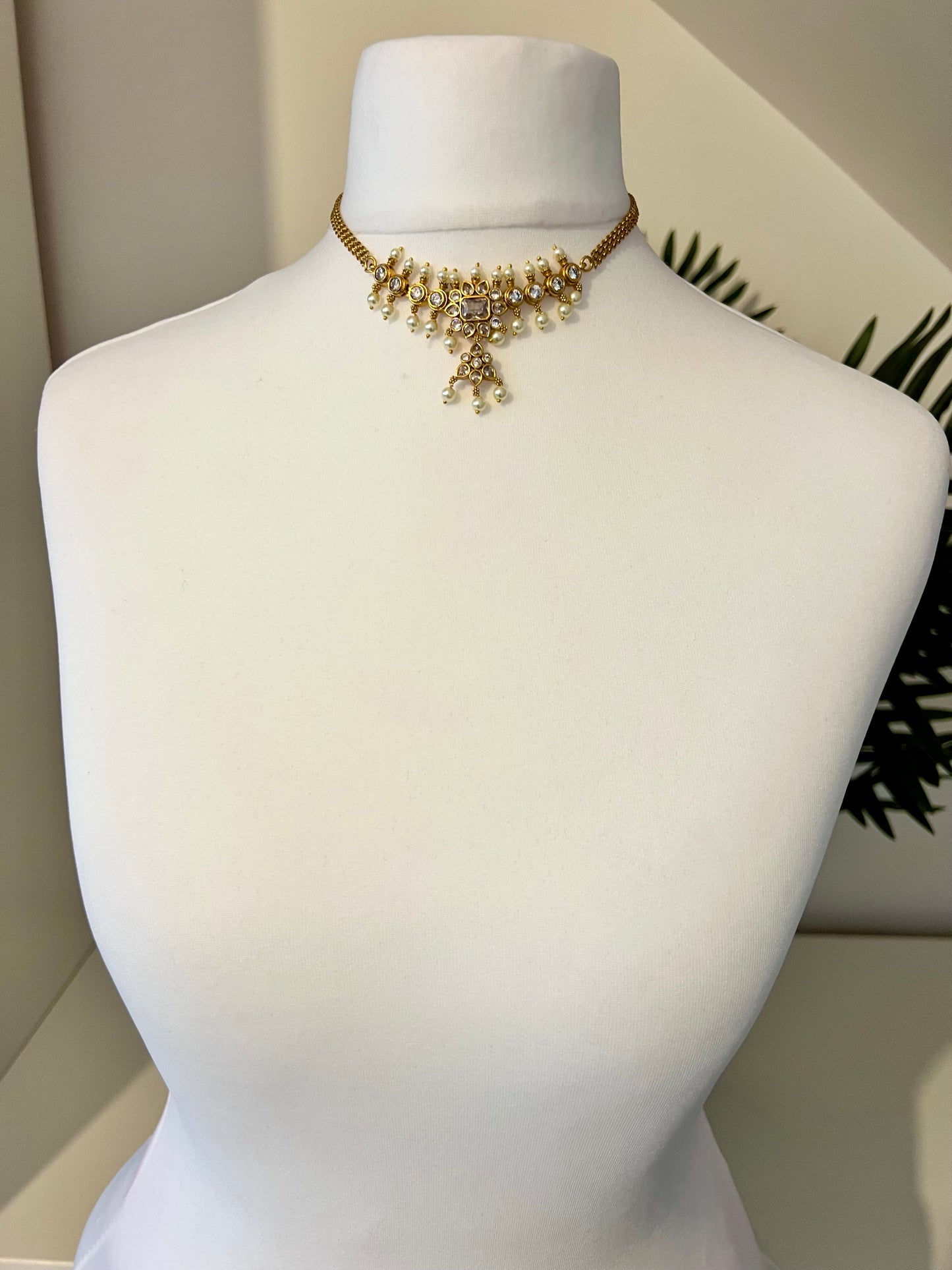 THULASIGA - Small golden choker with matching small stud earrings N3189
