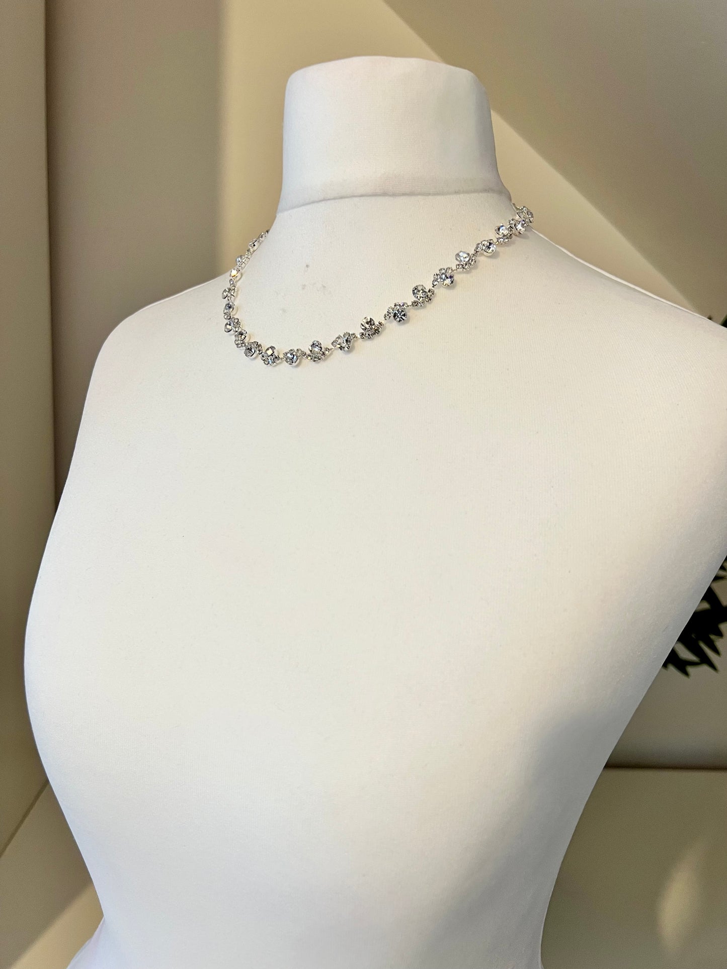 VINISHA - simple silver short chain necklace with earrings N3235
