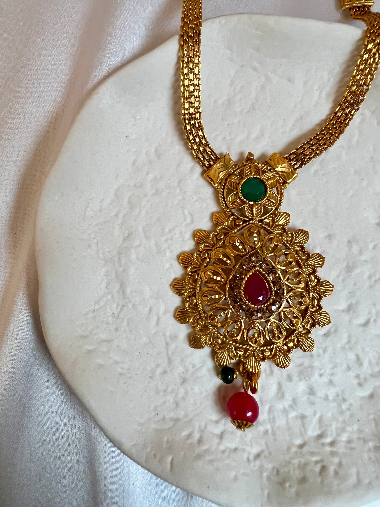 THAVEENA - long golden antique style necklace N3242