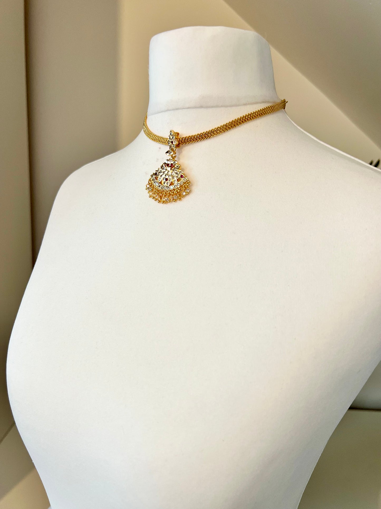 SAUNDRIA - Short impon ruby white stoned necklace N3214