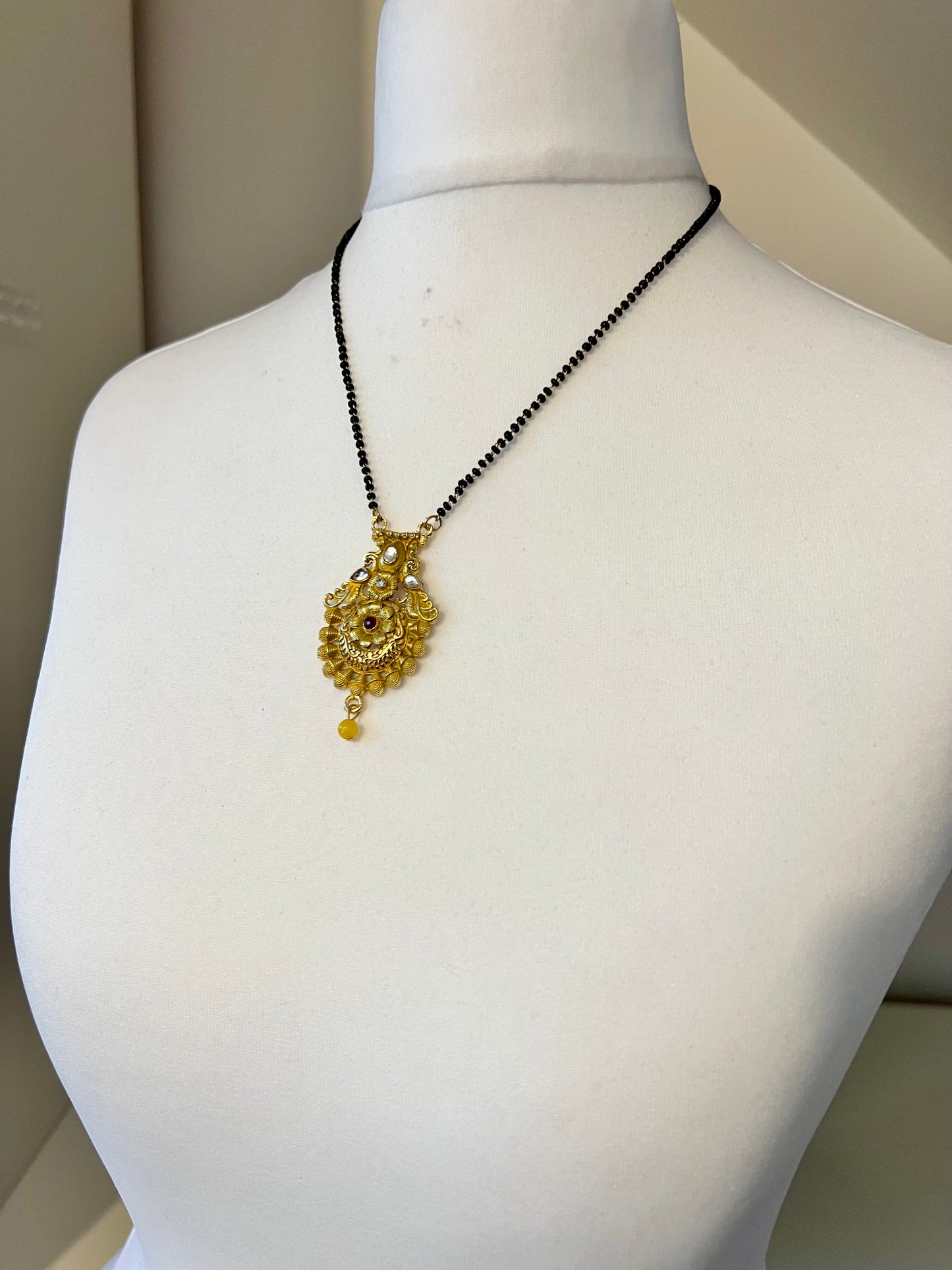 BHAVANA - simple black beaded chain with pendant N3230