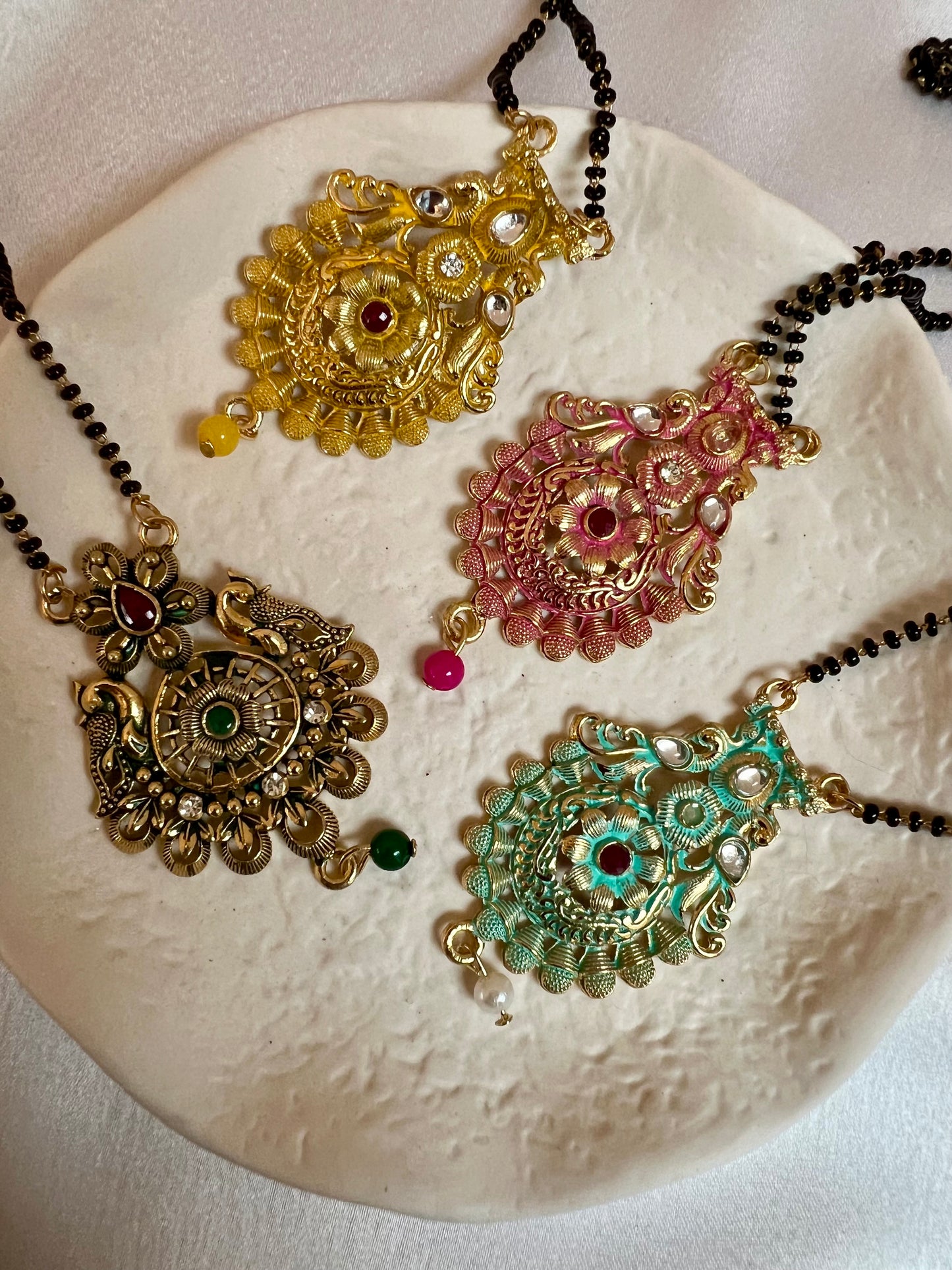 BHAVANA - simple black beaded chain with pendant N3230