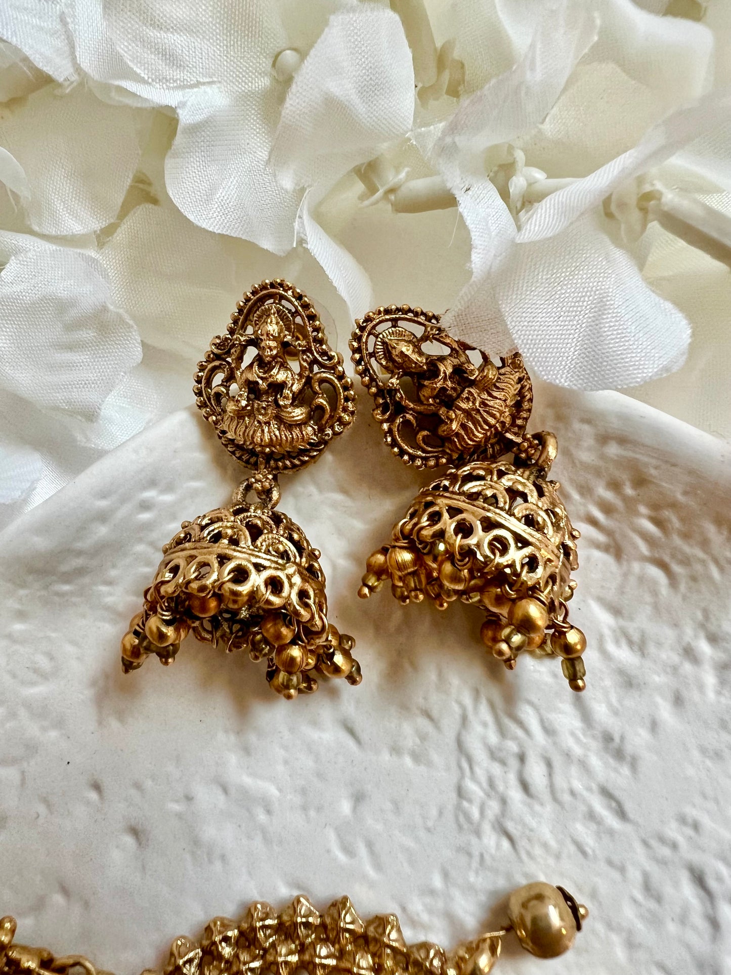 KABI - Short golden rubygreen round pendant necklace set with matching earrings N3005