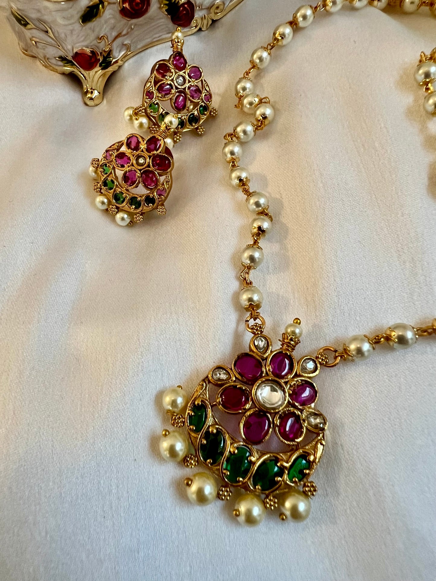 ALIYA - Simple short necklace set in rubygreen with matching earrings N3013