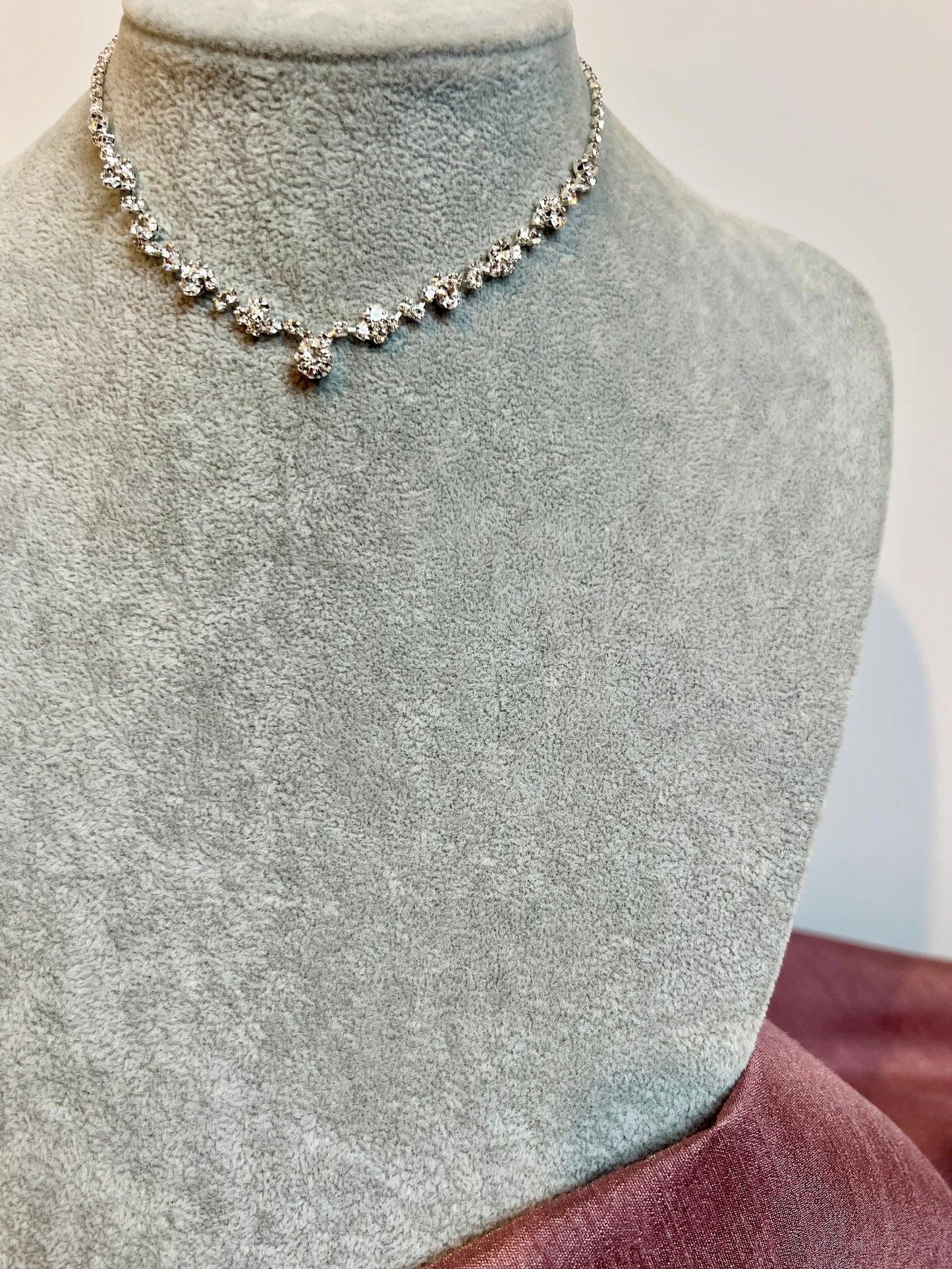 ANANYA - Simple short silver sparkly necklace N3227