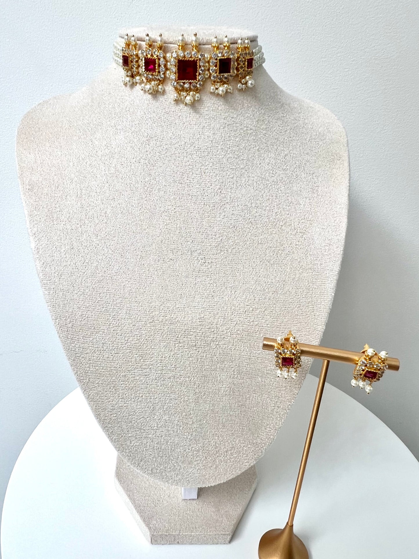 PARVATI - Pearl choker in ruby and white with matching earrings N3305