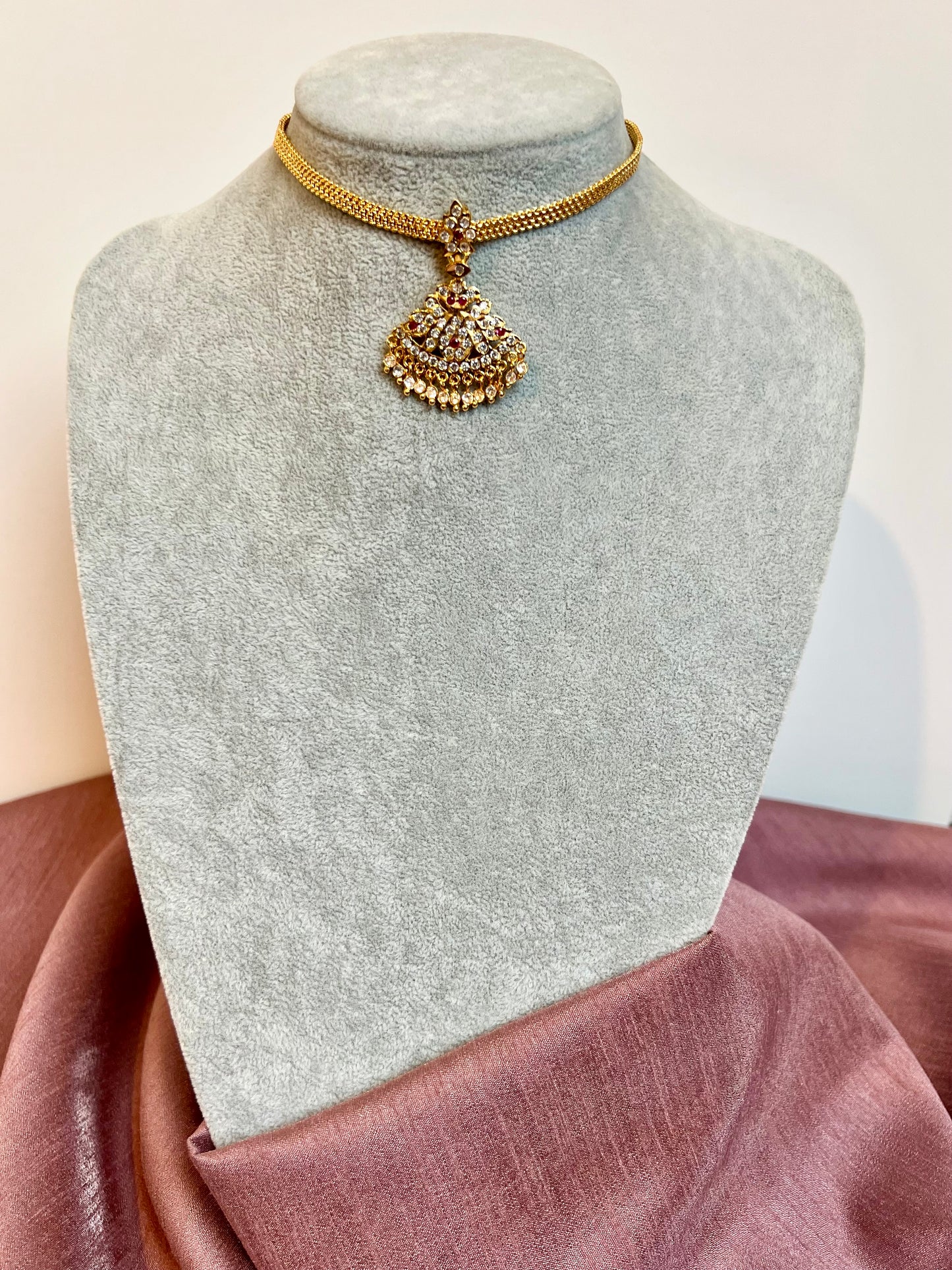 SAUNDRIA - Short impon ruby white stoned necklace N3214