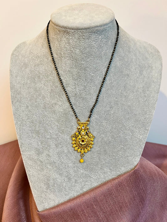 BHAVANA - simple black beaded chain with pendant N3230