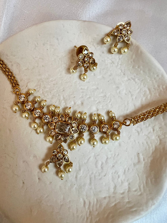 THULASIGA - Small golden choker with matching small stud earrings N3189