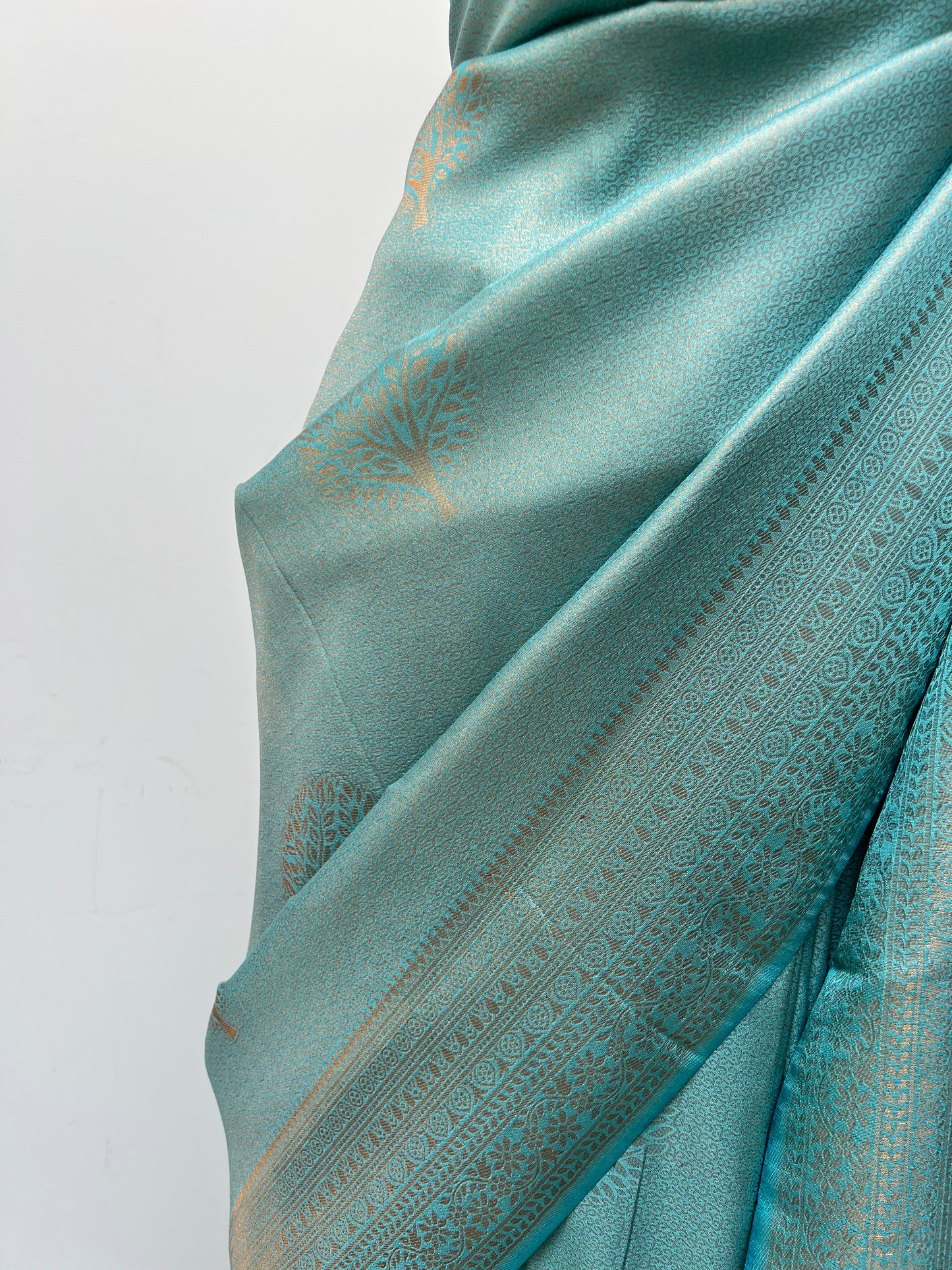 Ocean blue kubera silk saree with matching blouse and tassels attached S3006