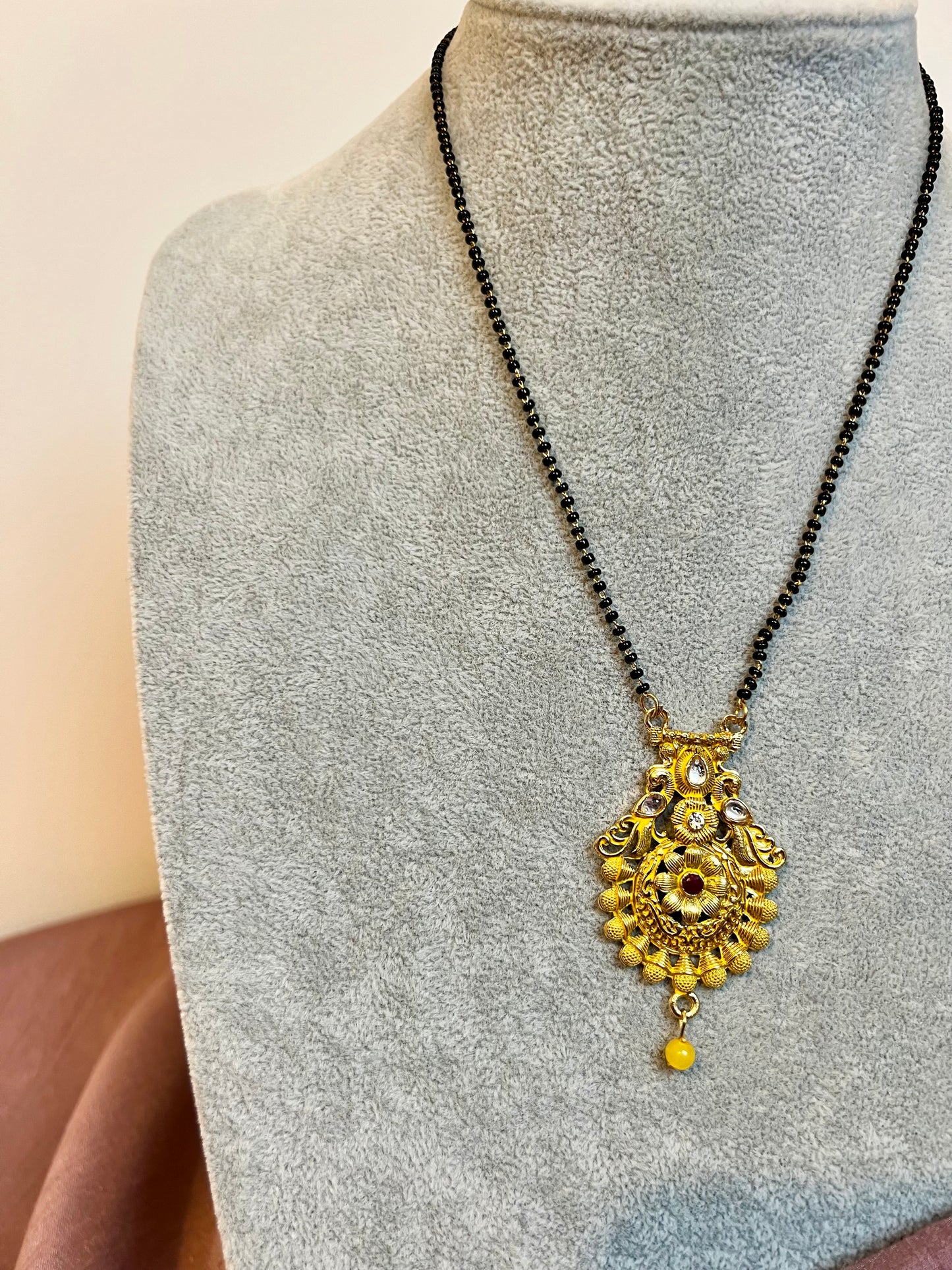 BHAVANA - simple black beaded chain with pendant N3230