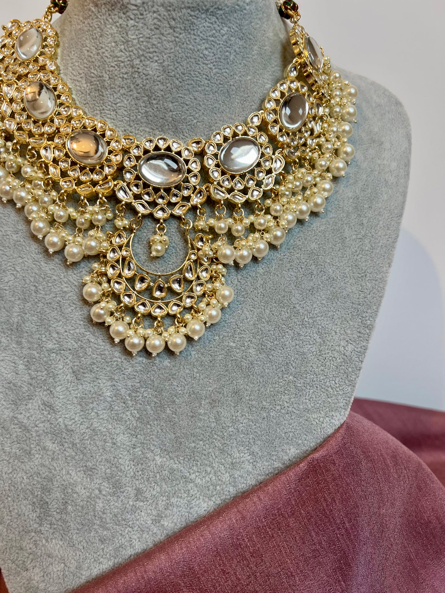 INISHA - White kundan pearl necklace with long flat earrings N3197