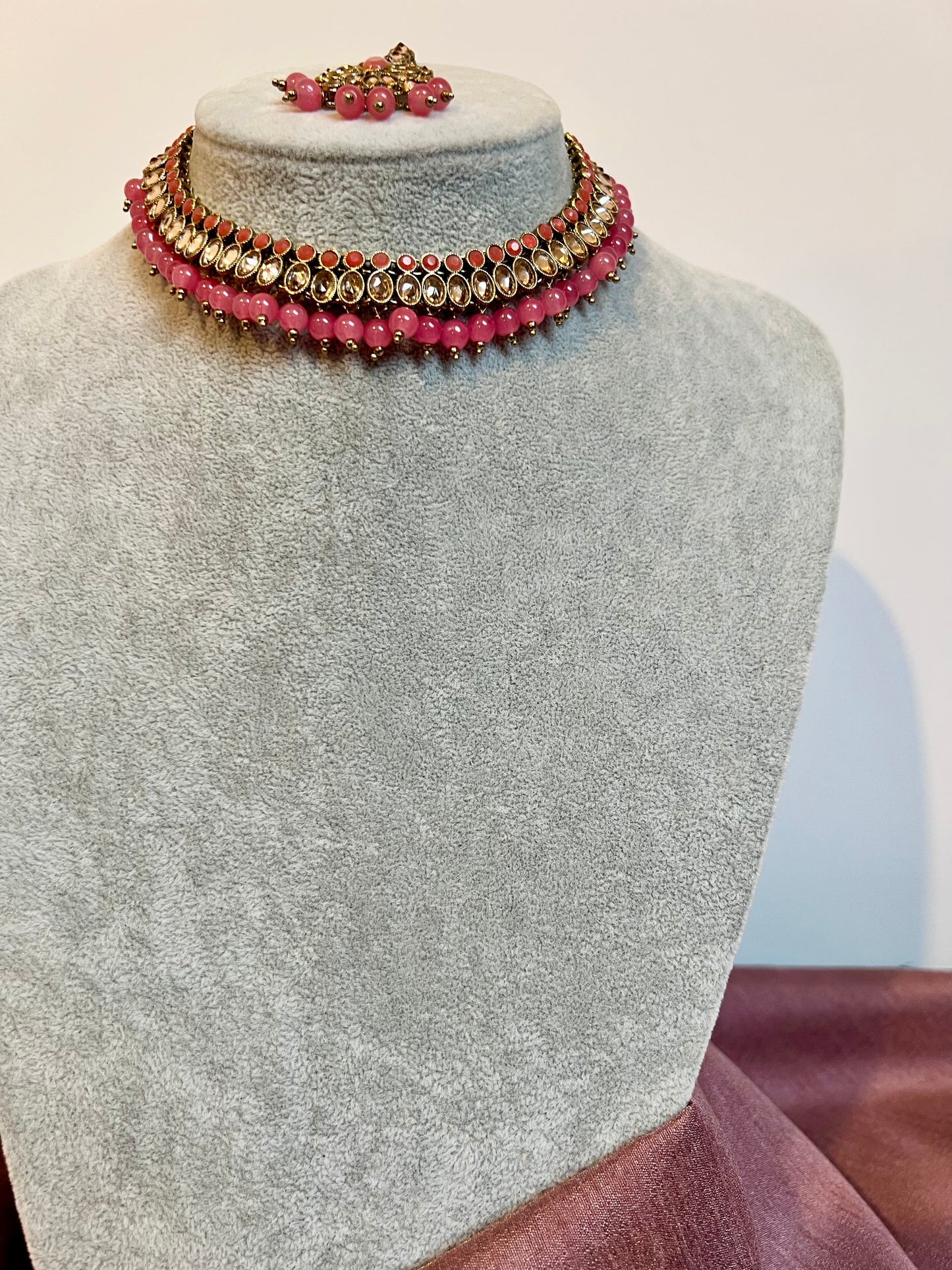 RAKSHITHA - Pink short mehndi plated necklace with matching earrings N3178