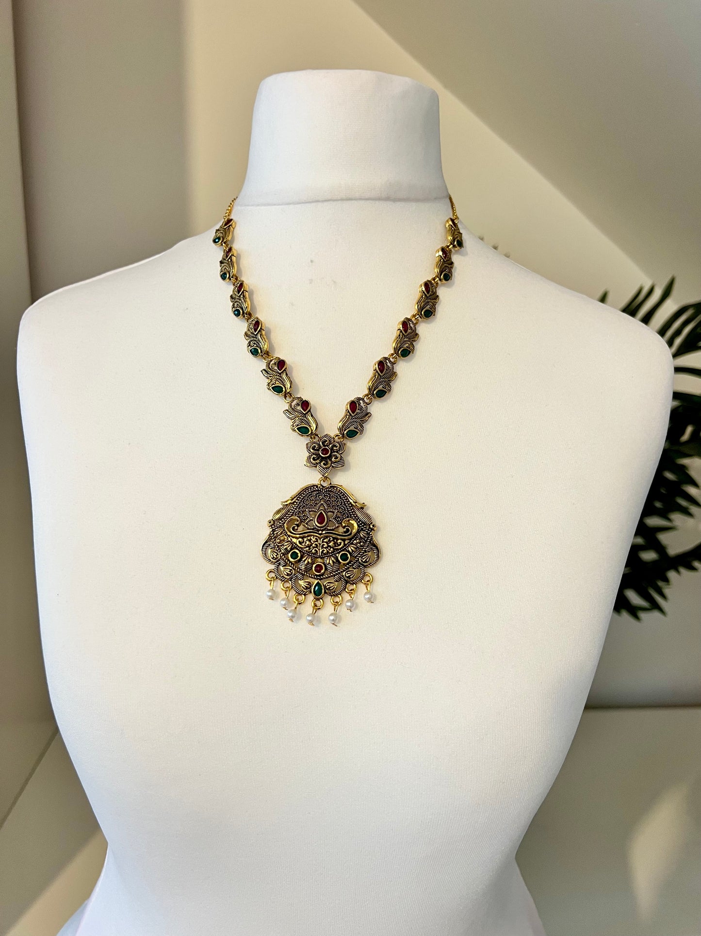 SUSHMITHA - Simple antique gold ruby green stones necklace with pearls N3234