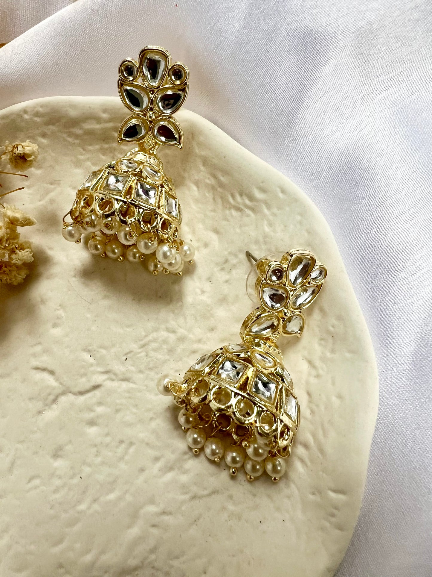 White gold pearl kundan stone jhumka earrings E3033