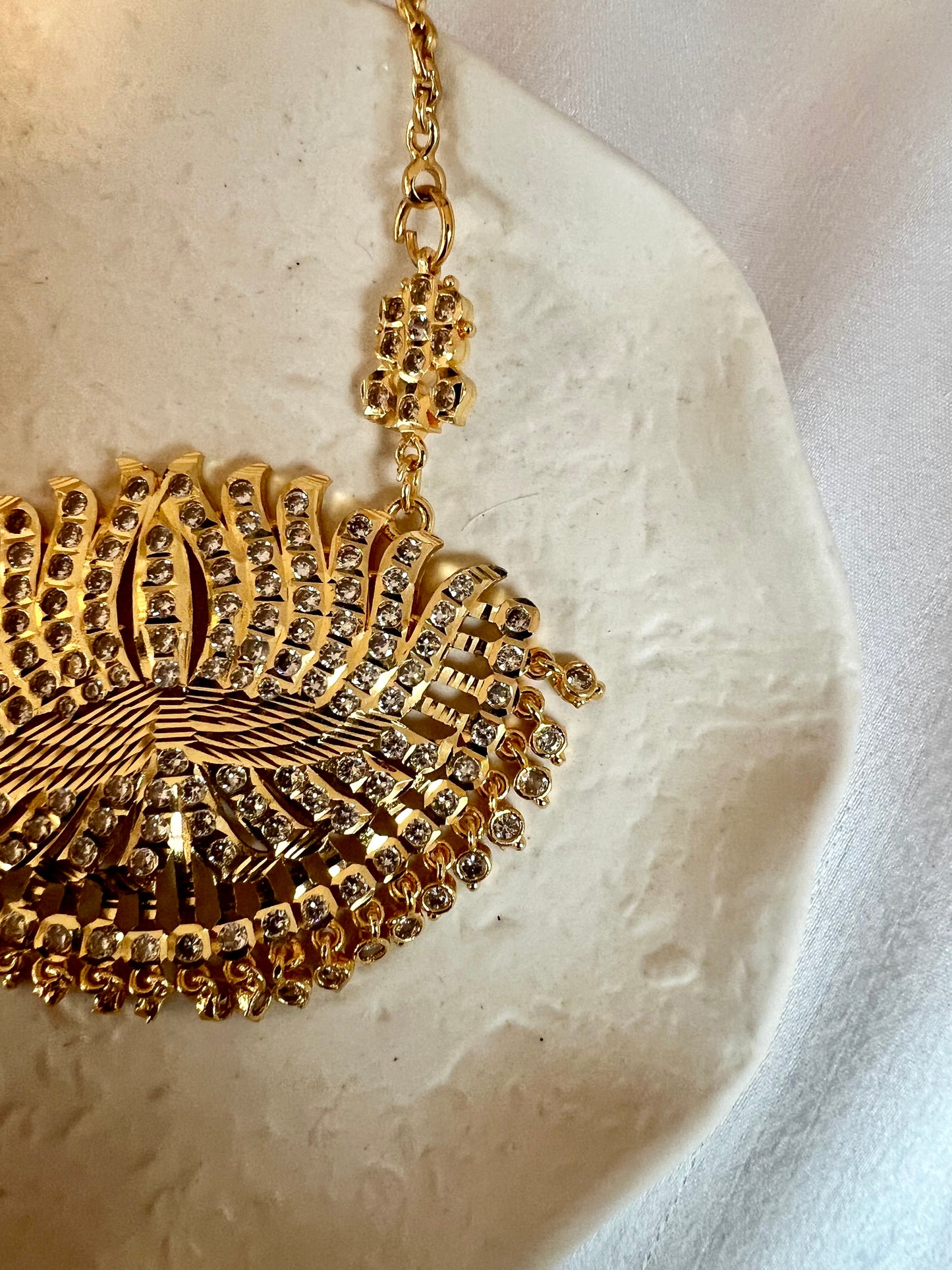 VAISHU - Long pathakam necklace in white stones N3179