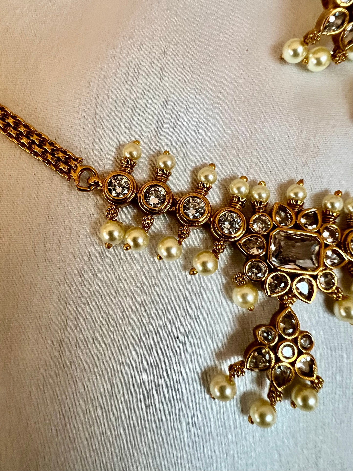 THULASIGA - Small golden choker with matching small stud earrings N3189