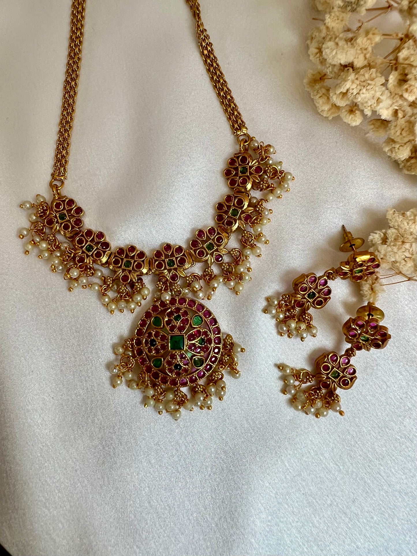 SNEHA - Short rubygreen pearl necklace set with matching earrings N3142