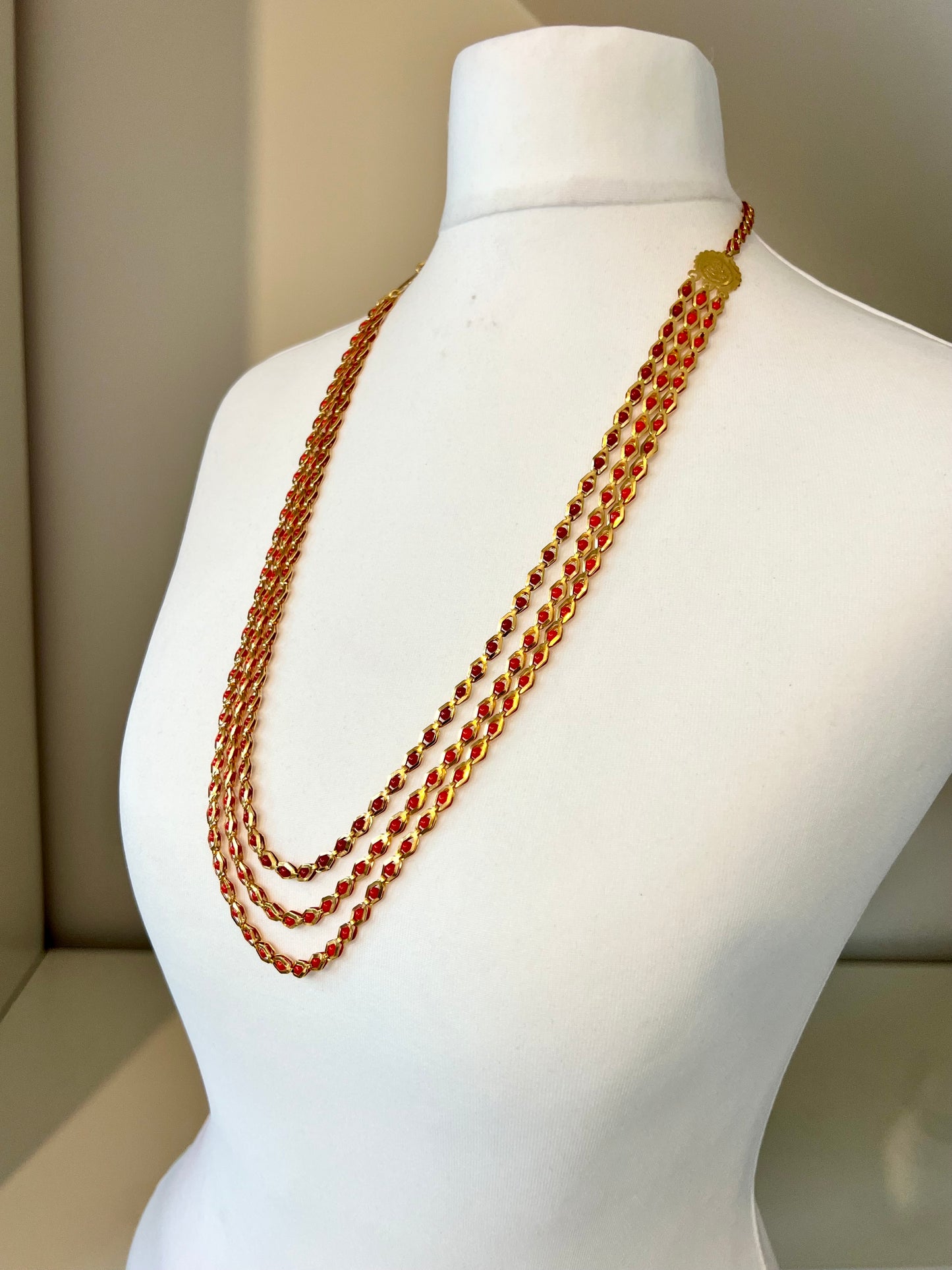 HASINI - Long golden chain with red balls all along N3217