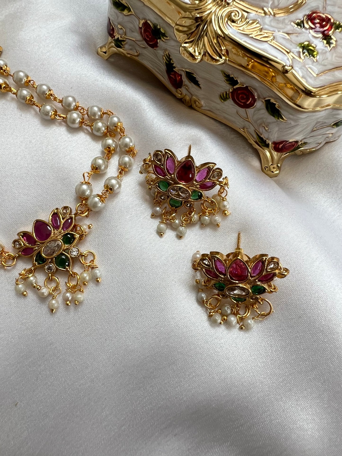 KRITI - Lotus rubygreen choker with pearl chain, matching earrings included N3131