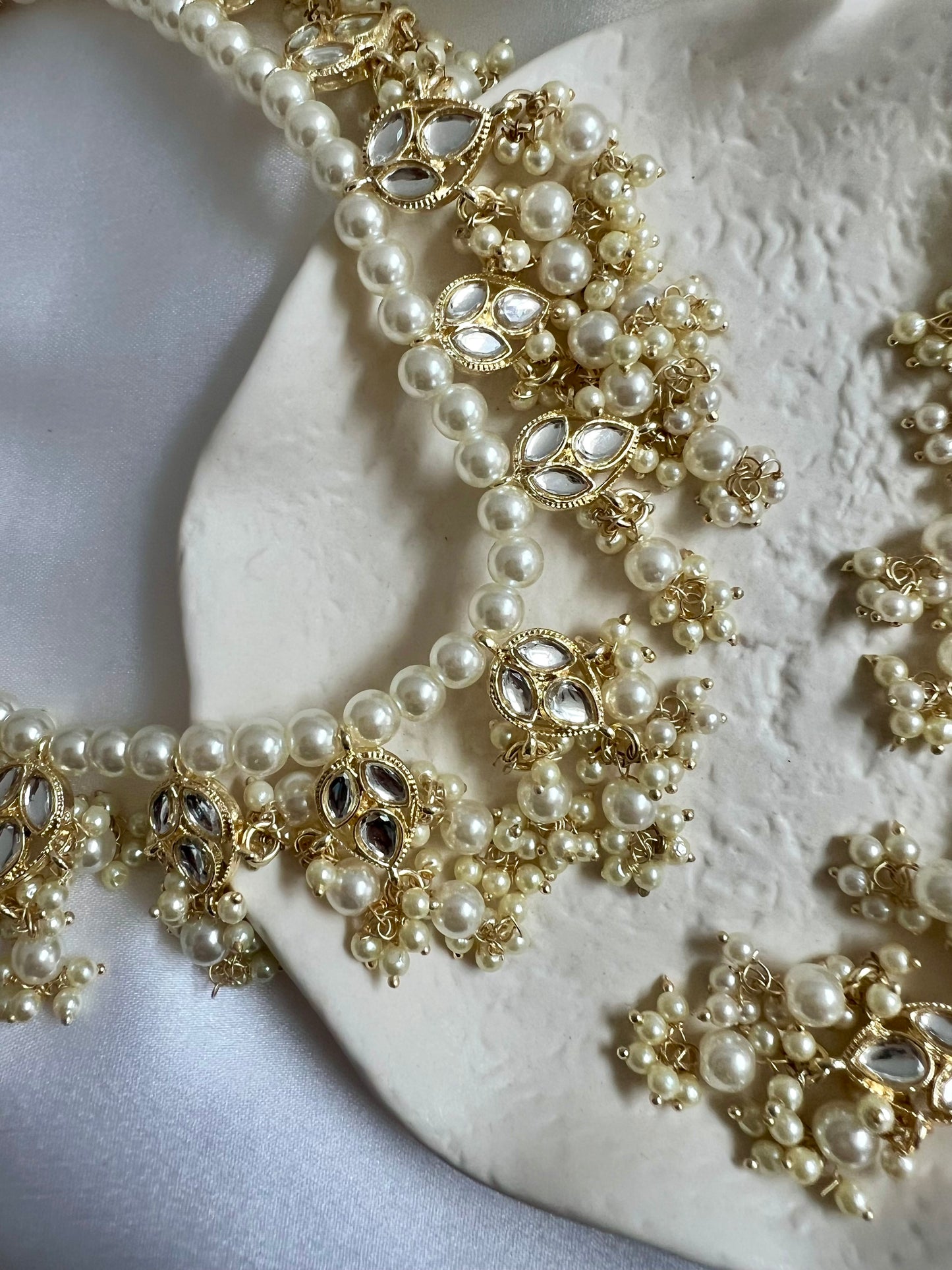 VAIRAVI - Kundan ivory pearl necklace set with matching earrings N3048