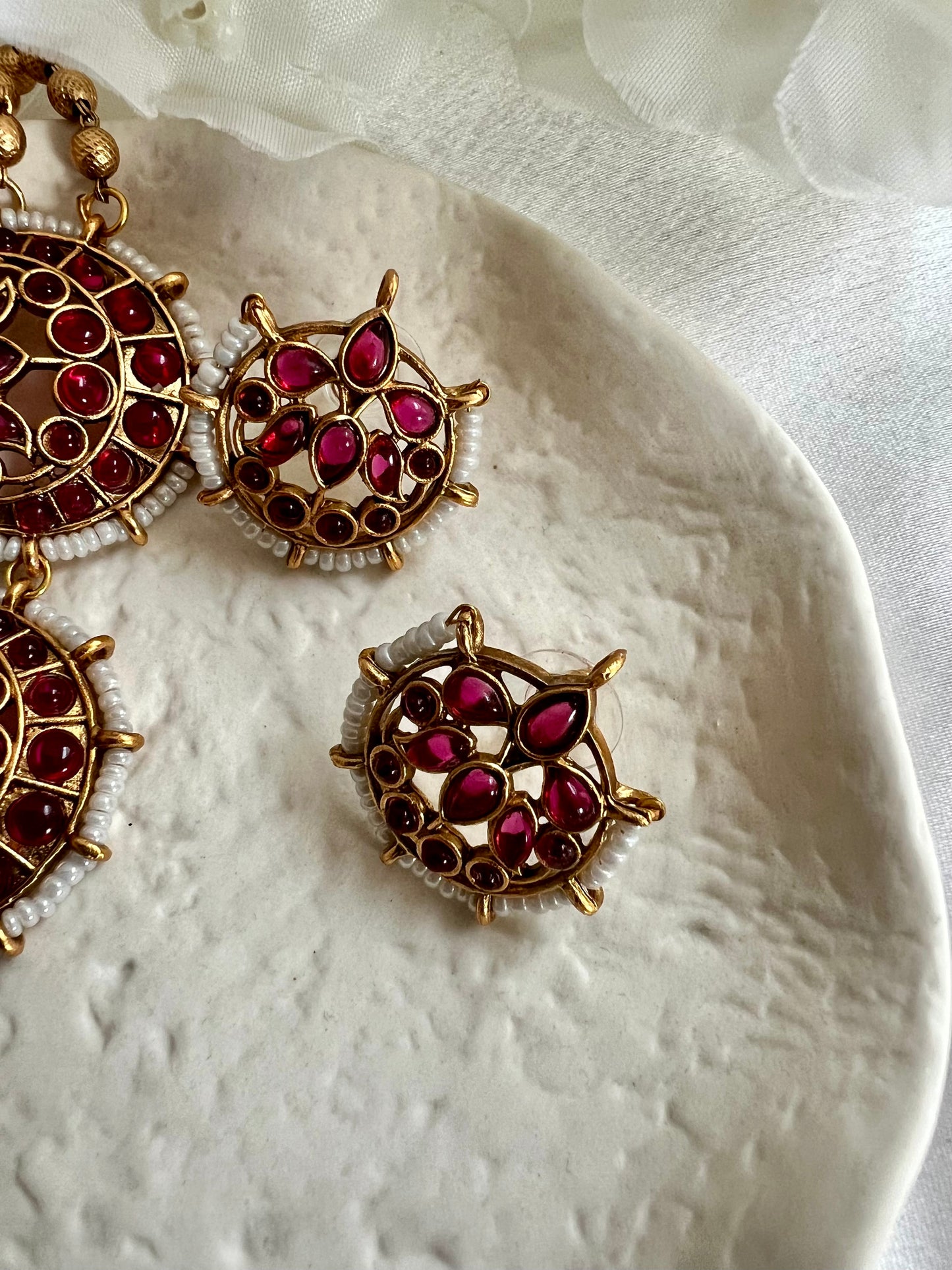 ARSHIYA - Traditional South Indian kemp moon choker with golden bead chains and earrings N3116