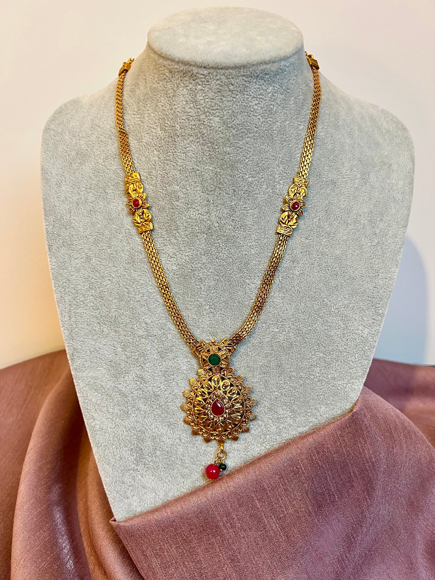 THAVEENA - long golden antique style necklace N3242