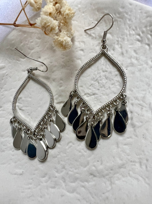 Simple silver dangling earrings E3062