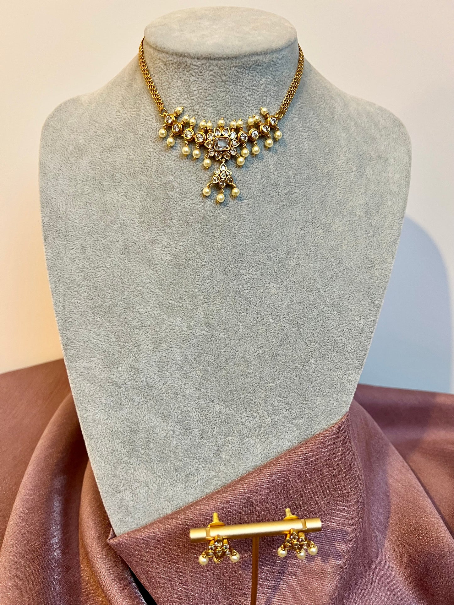 THULASIGA - Small golden choker with matching small stud earrings N3189